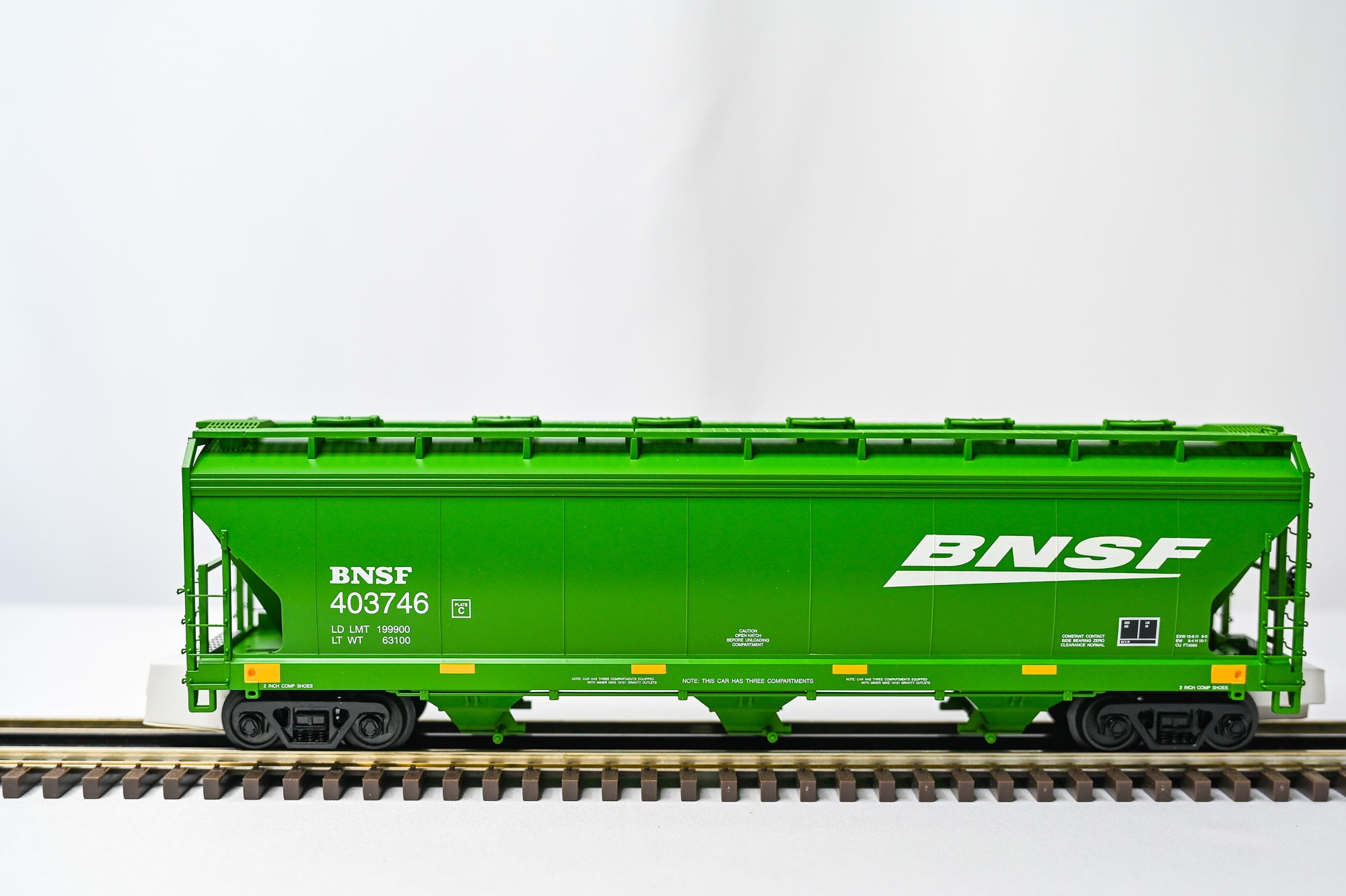 MTH BNSF 3-Bay Centerflow Hopper β #403746