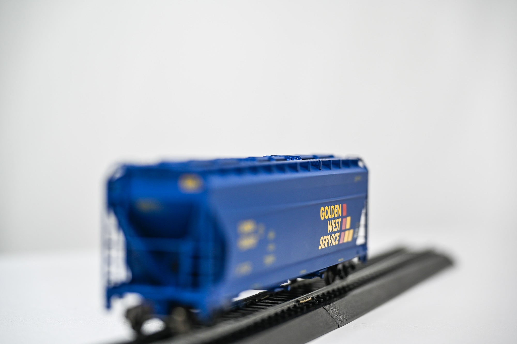 Atlas ACF 4650 3-Bay Centerflow Hopper β Golden West Service #GVSR 524127 |HO SCALE