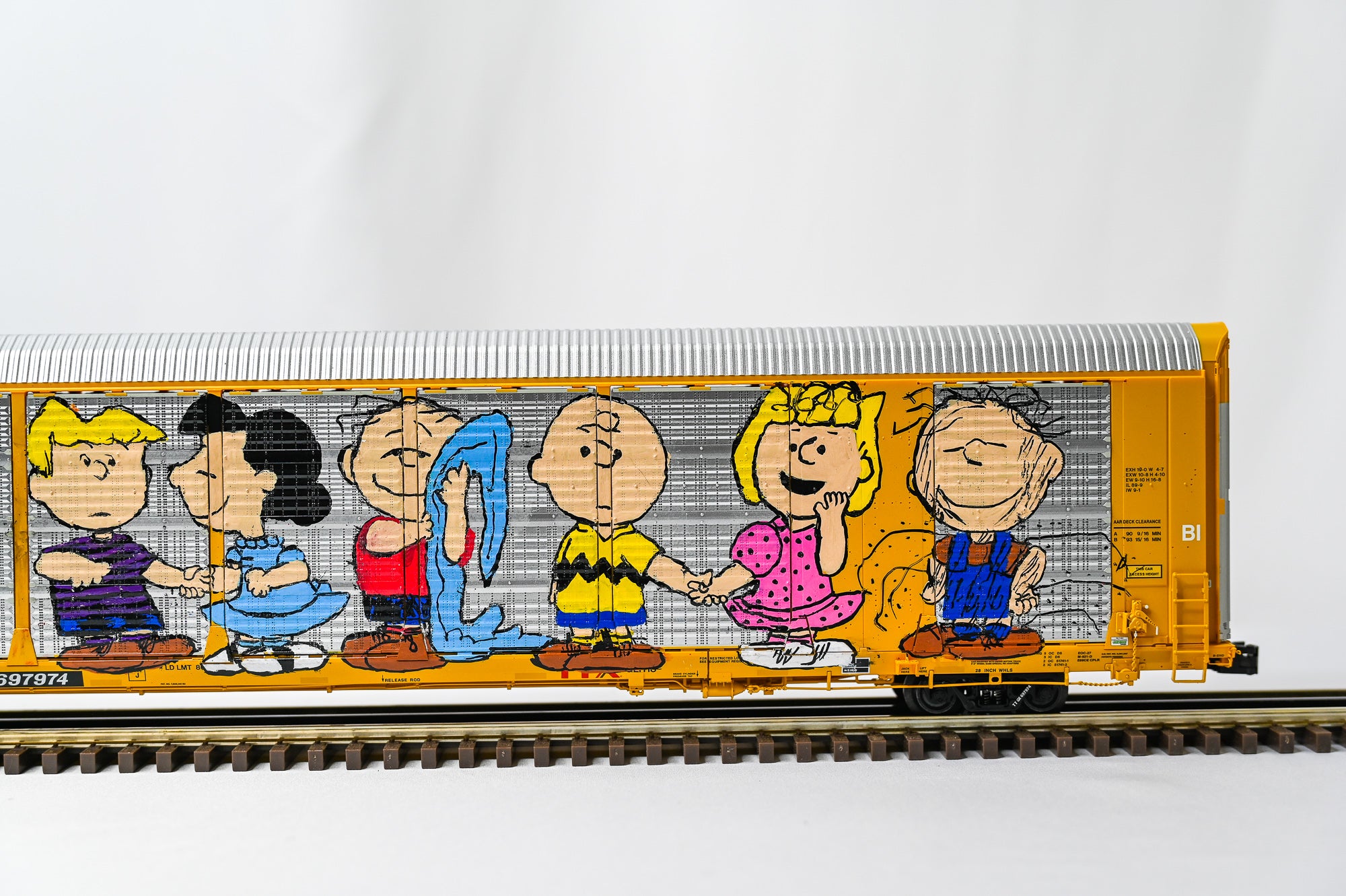 Custom Graffiti Atlas Gunderson Multi‑Max Auto Rack | SNOOPY & FRIENDS | O Scale