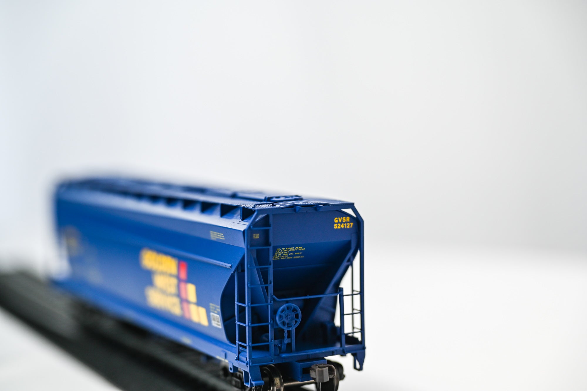 Atlas ACF 4650 3-Bay Centerflow Hopper β Golden West Service #GVSR 524127 |HO SCALE