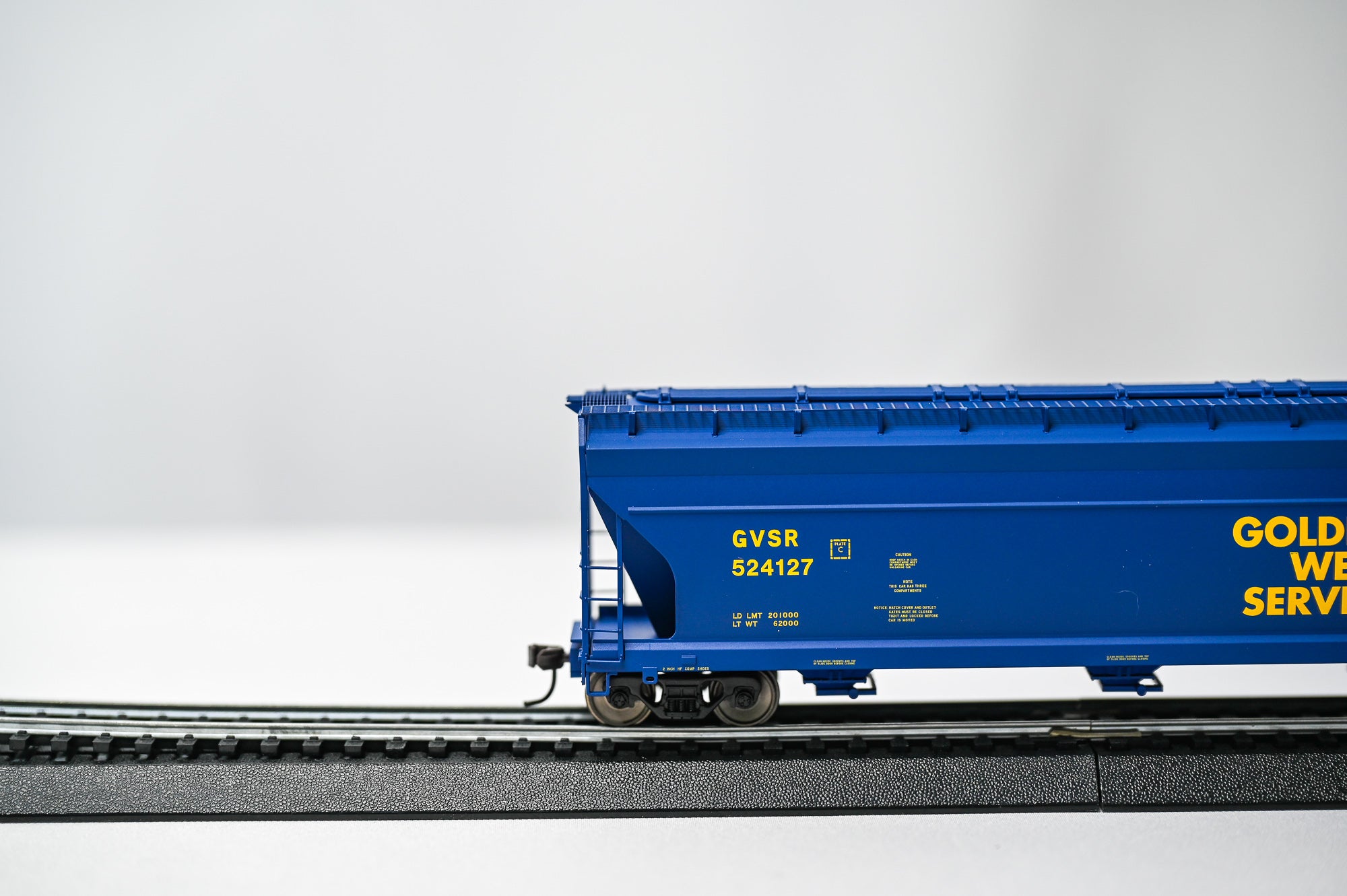 Atlas ACF 4650 3-Bay Centerflow Hopper β Golden West Service #GVSR 524127 |HO SCALE