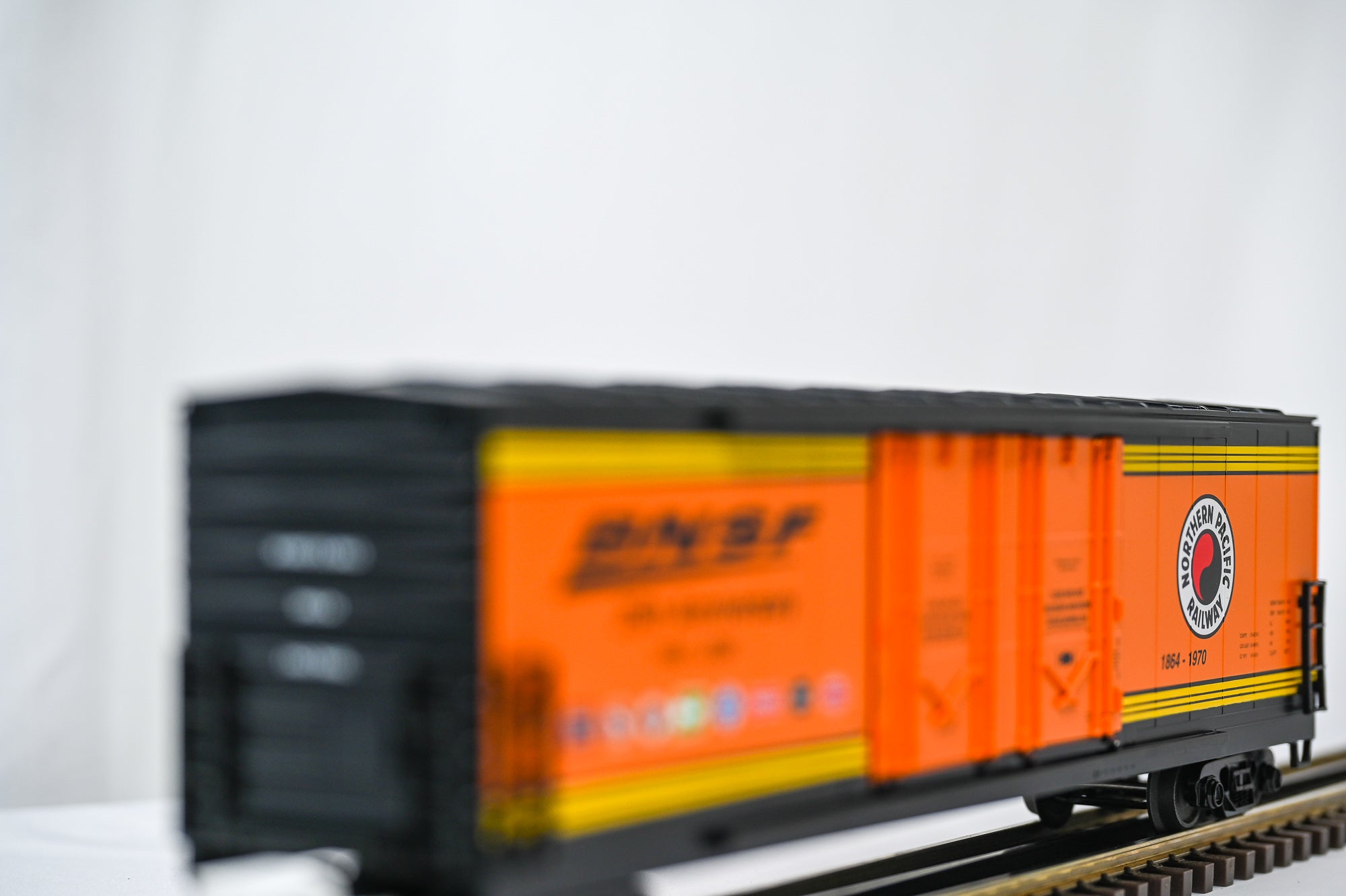 MTH BNSF 50’ Double Door Plugged Boxcar – 8 Car Set |O Scale|