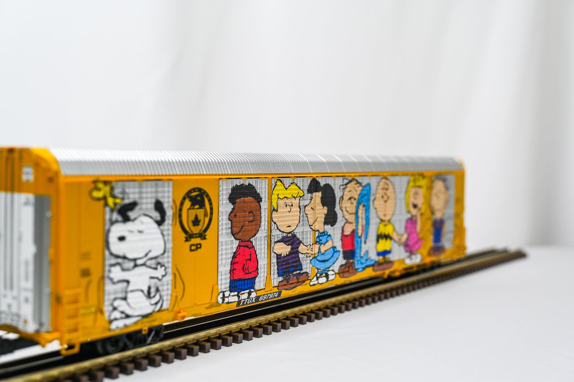 Custom Graffiti Atlas Gunderson Multi‑Max Auto Rack | SNOOPY & FRIENDS | O Scale