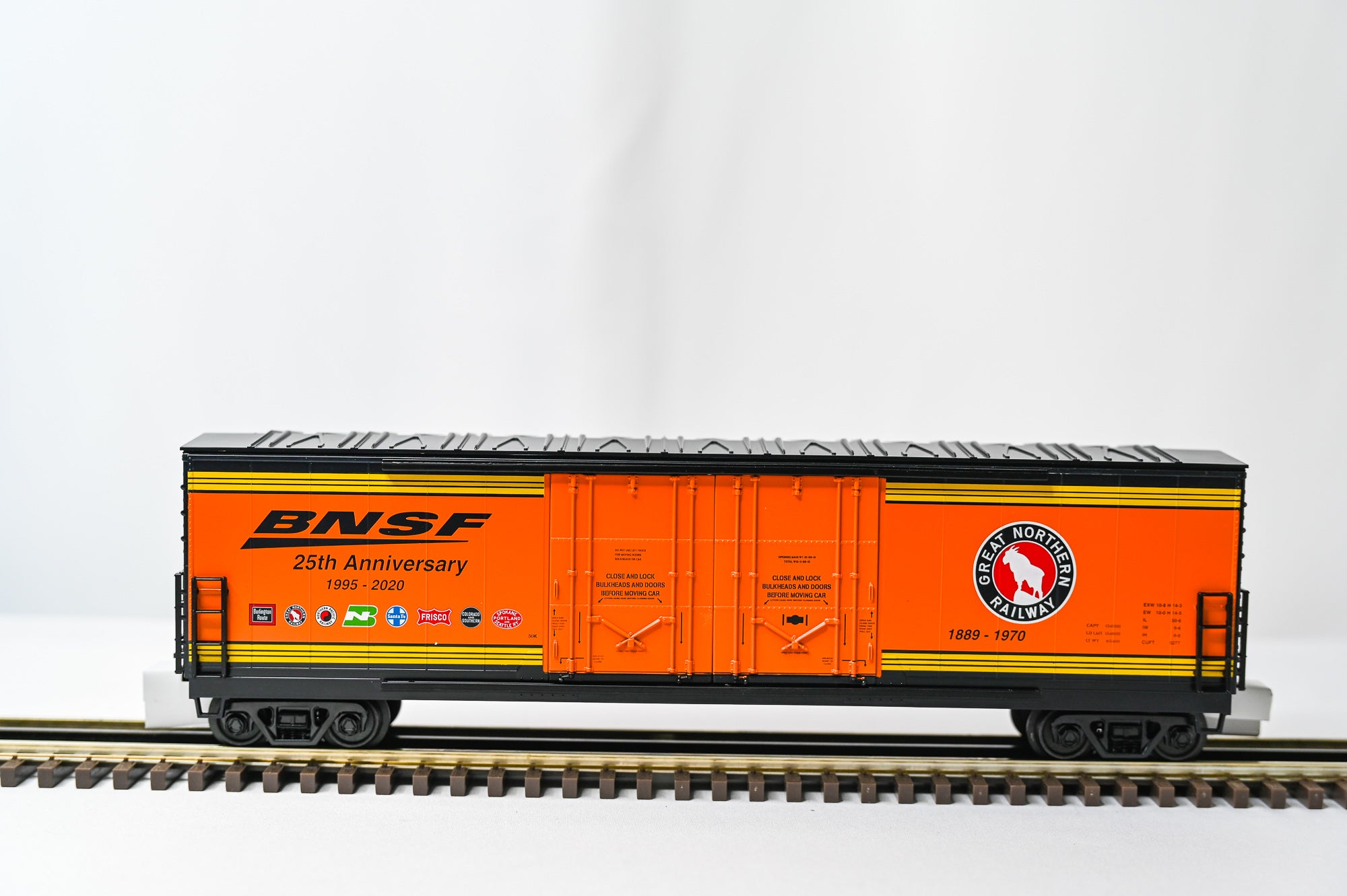 MTH BNSF 50β Double Door Plugged Boxcar β 8 Car Set |O Scale|