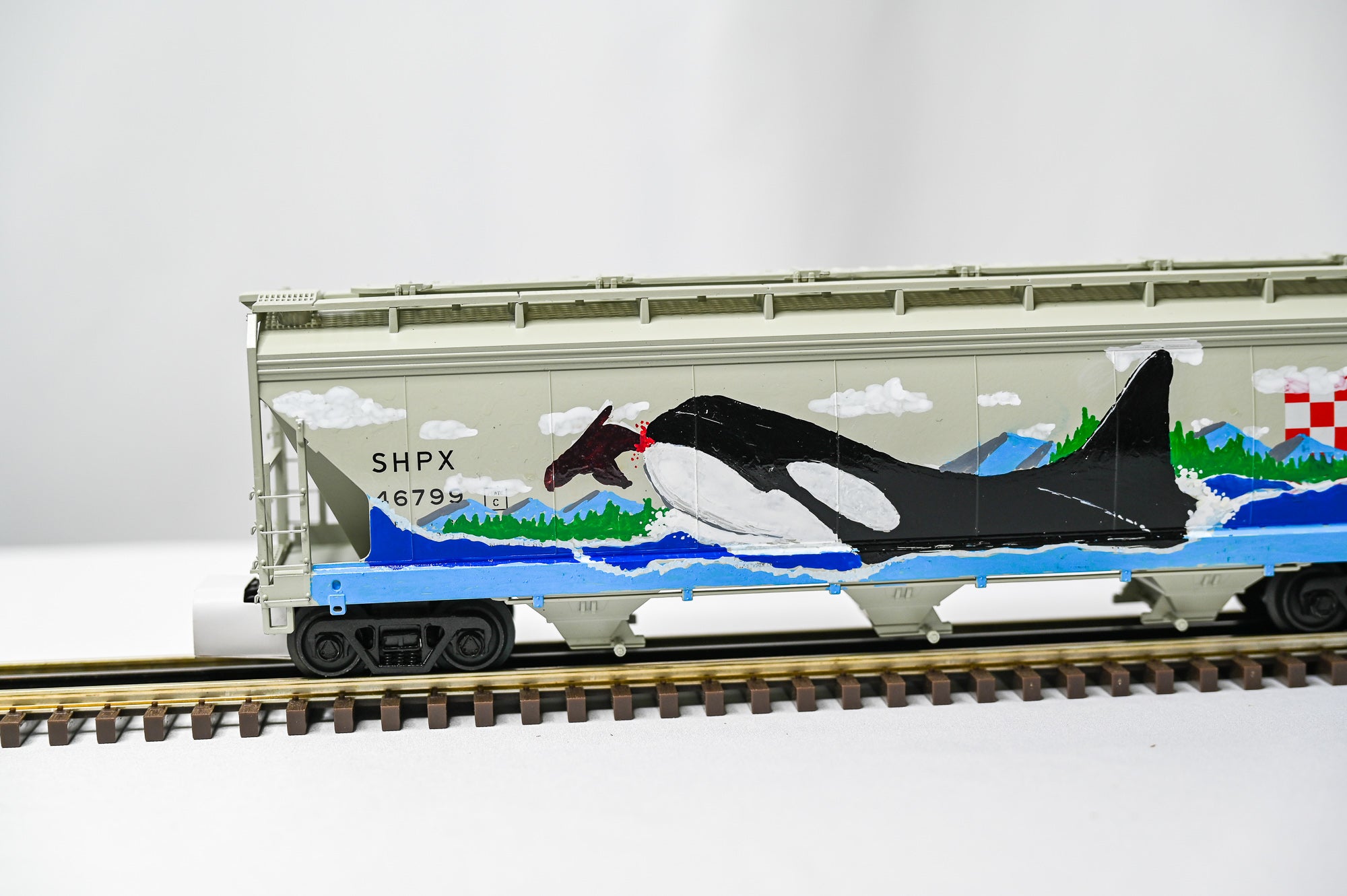 Custom Graffiti Atlas 3-Bay Centerflow Hopper | ORCA | O Scale