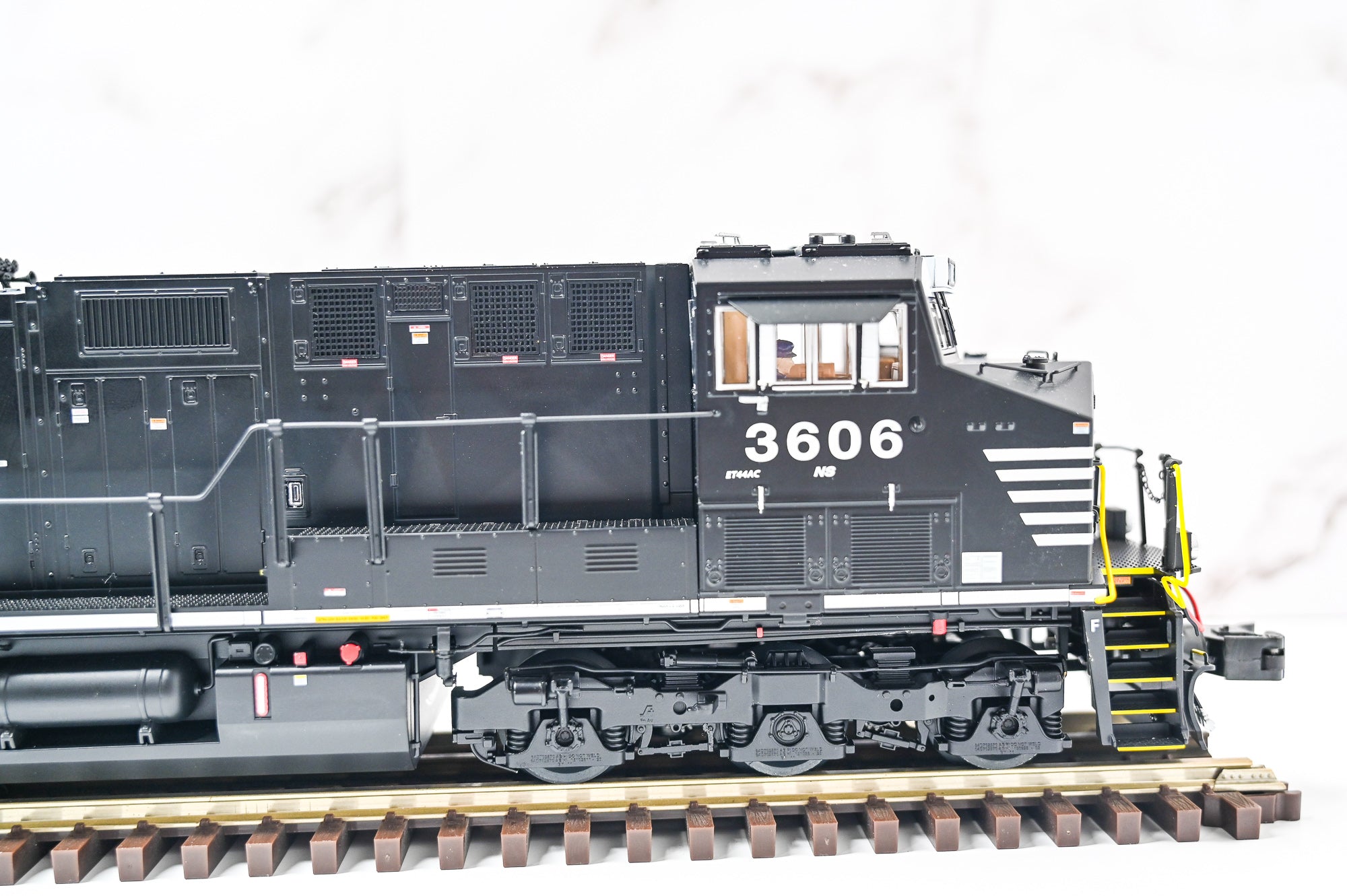 Lionel Norfolk Southern ET44AC Diesel 3646 | Legacy | O Scale