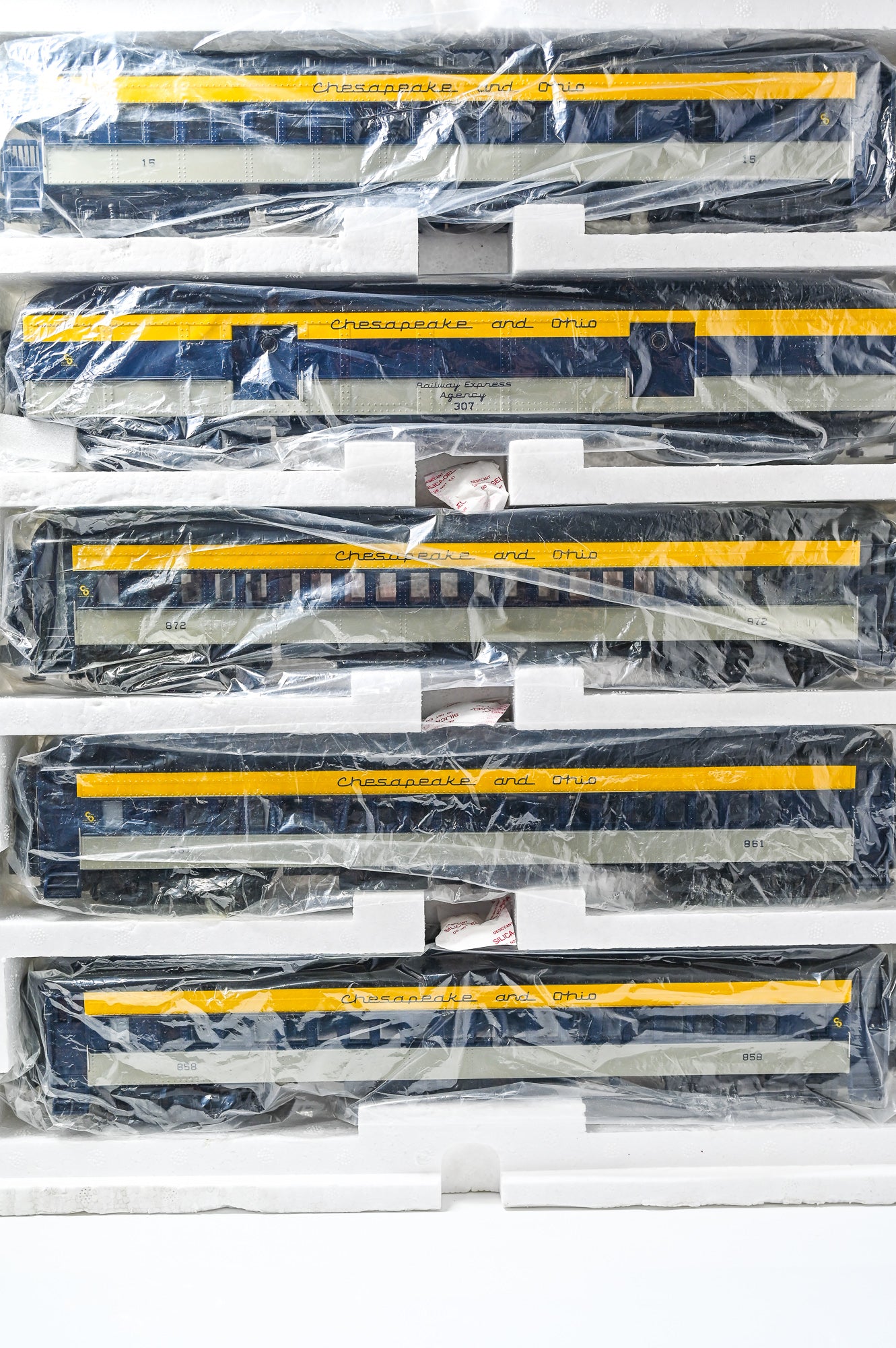 MTH Chesapeake & Ohio 70β Madison 5-Car Passenger Set | Premier | O Scale