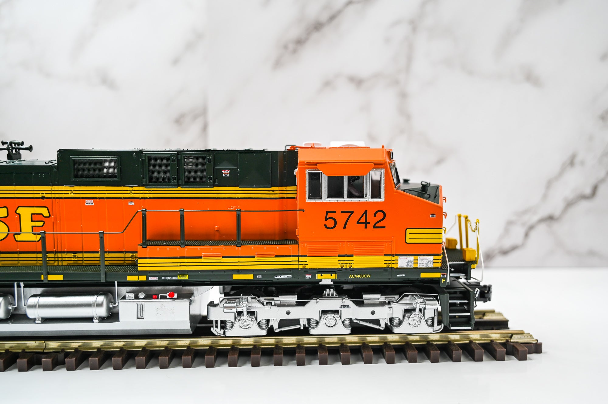 Atlas BNSF ES44AC #5742 | Premier | O Scale