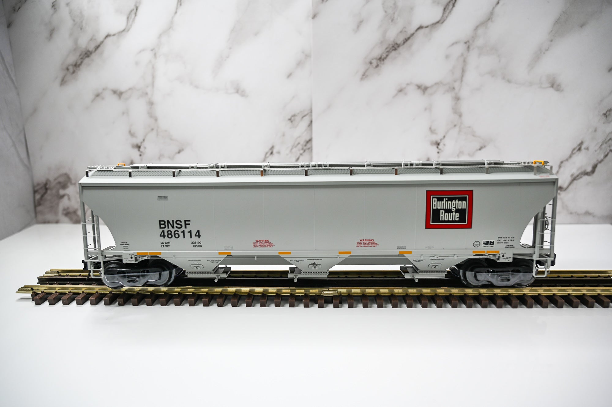 Atlas Trinity Covered Hopper BNSF #486114 | O Scale |