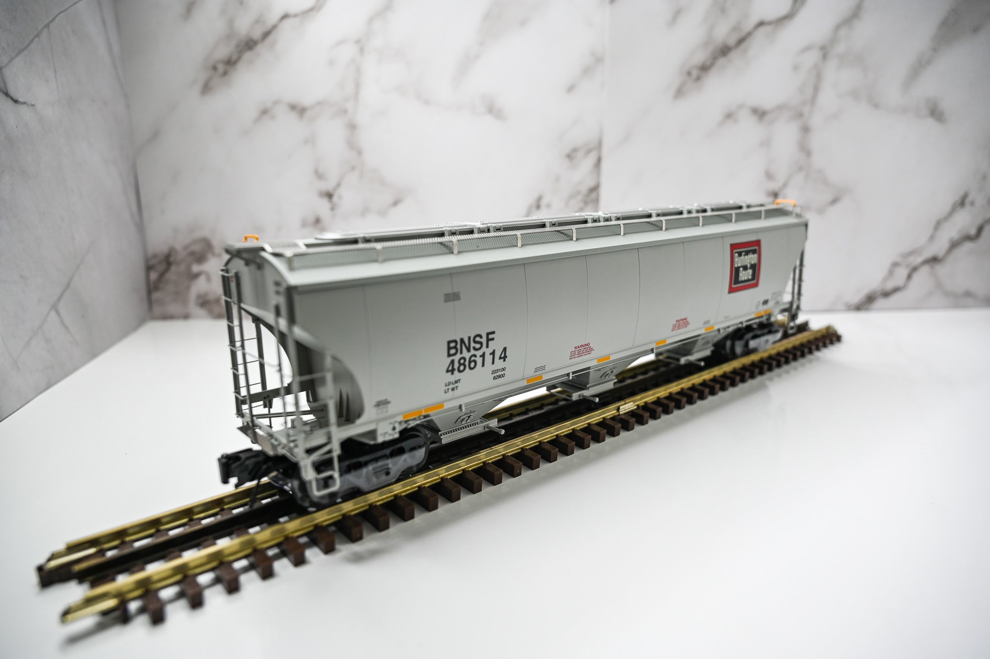 Atlas Trinity Covered Hopper BNSF #486114 | O Scale |