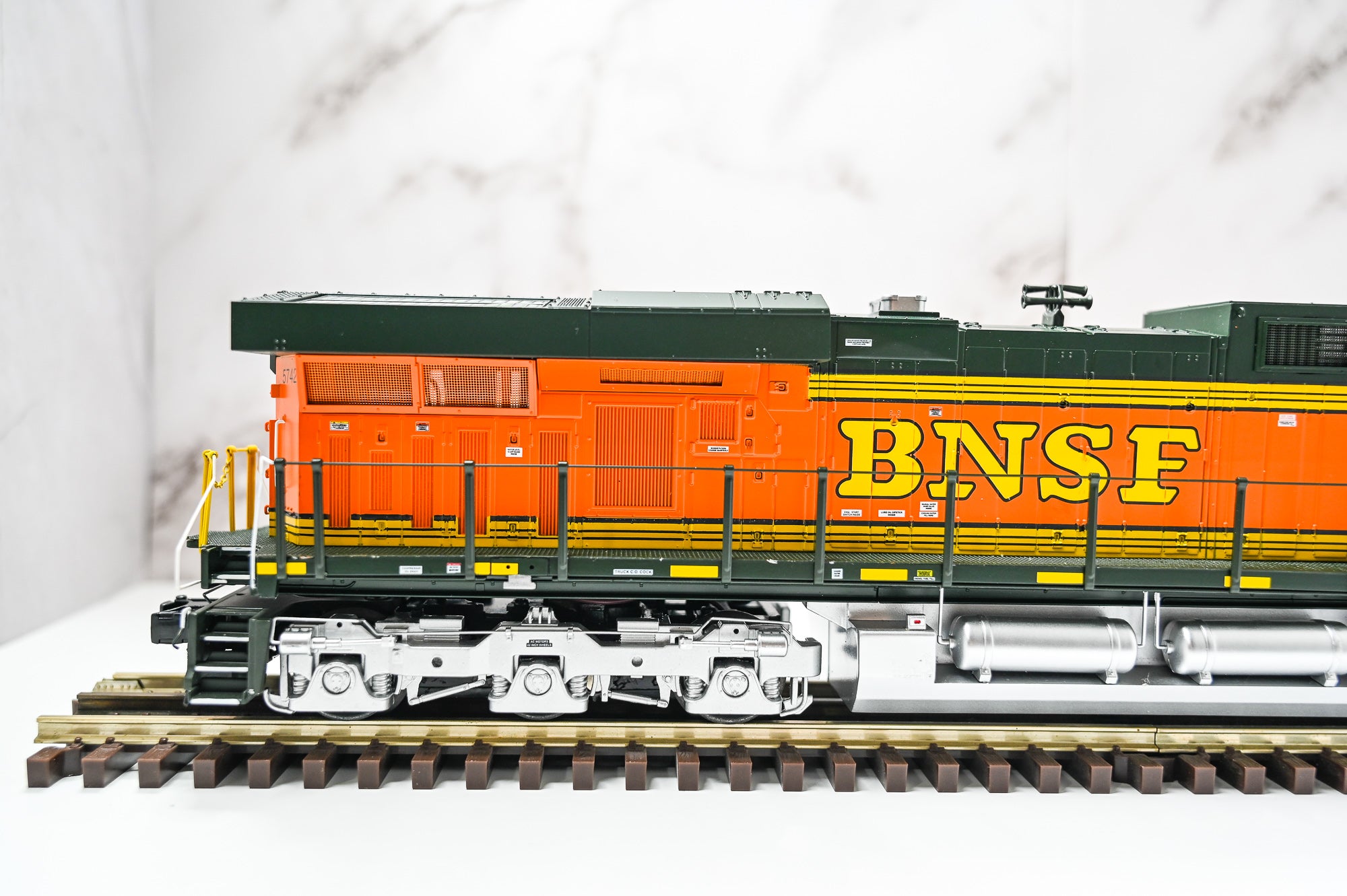 Atlas BNSF ES44AC #5742 | Premier | O Scale