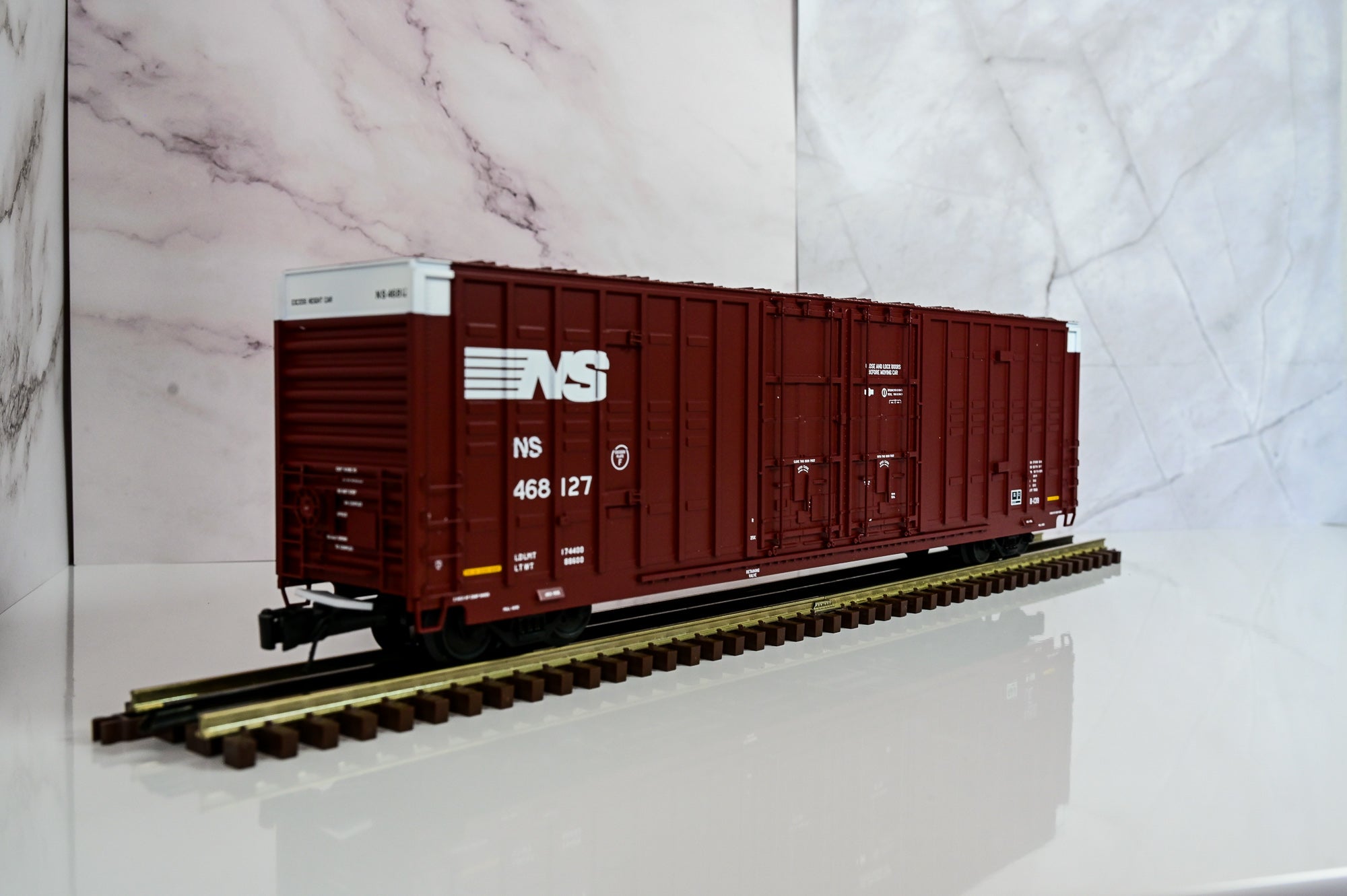 Atlas Norfolk Southern Berwick 60β Boxcar #468127 | Premier | O Scale