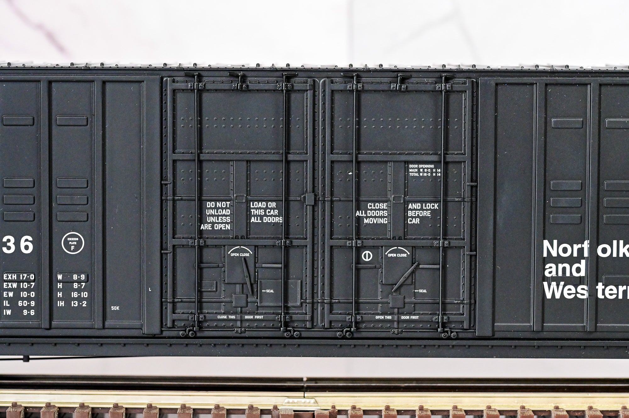 Atlas Norfolk & Western Berwick 60β Hy-Cube Box Car #604536 | Premier | O Scale