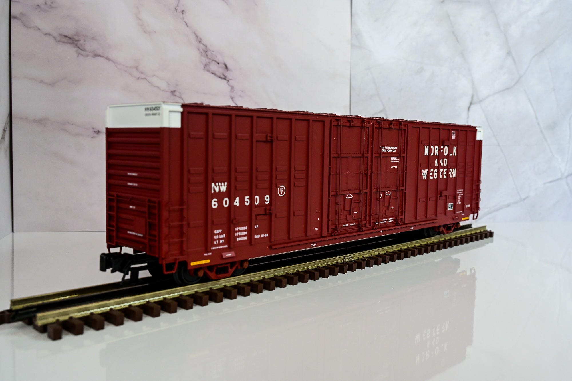 Atlas Norfolk & Western Berwick 60β Hy-Cube Box Car #604509 | Premier | O Scale