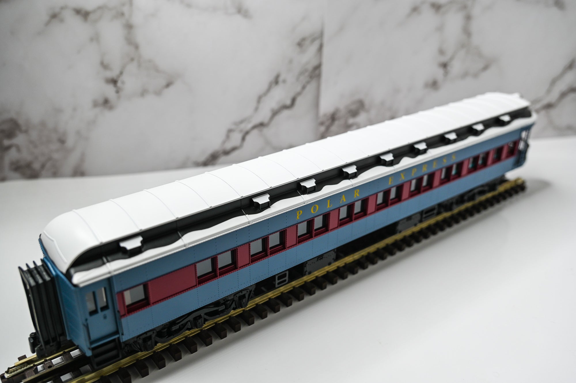 Lionel The Polar Express Observation Car White Roof | Traditional | O Scale