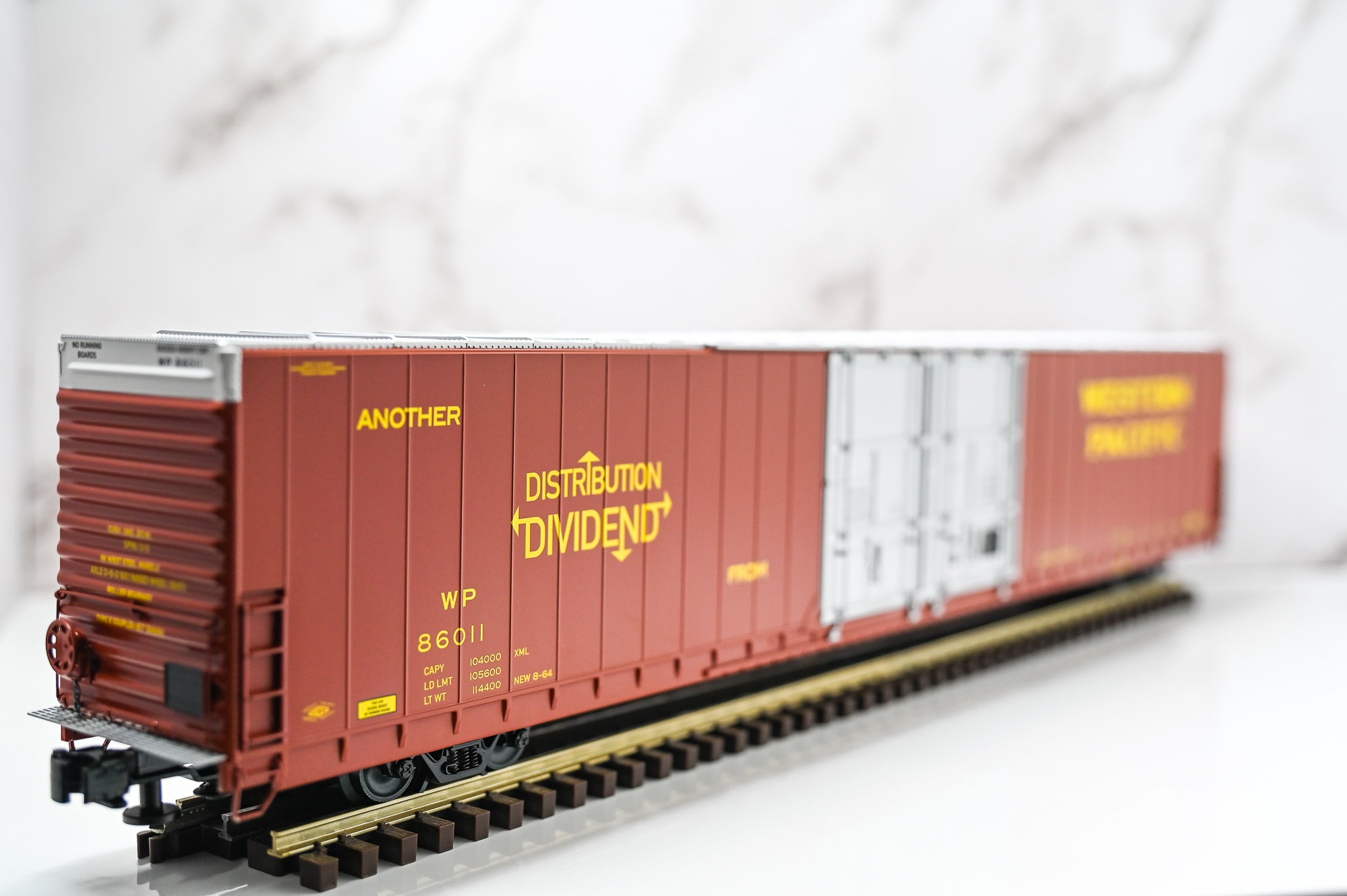 Lionel Western Pacific 86’ 4-Door High Cube Boxcar | Traditional | O Scale