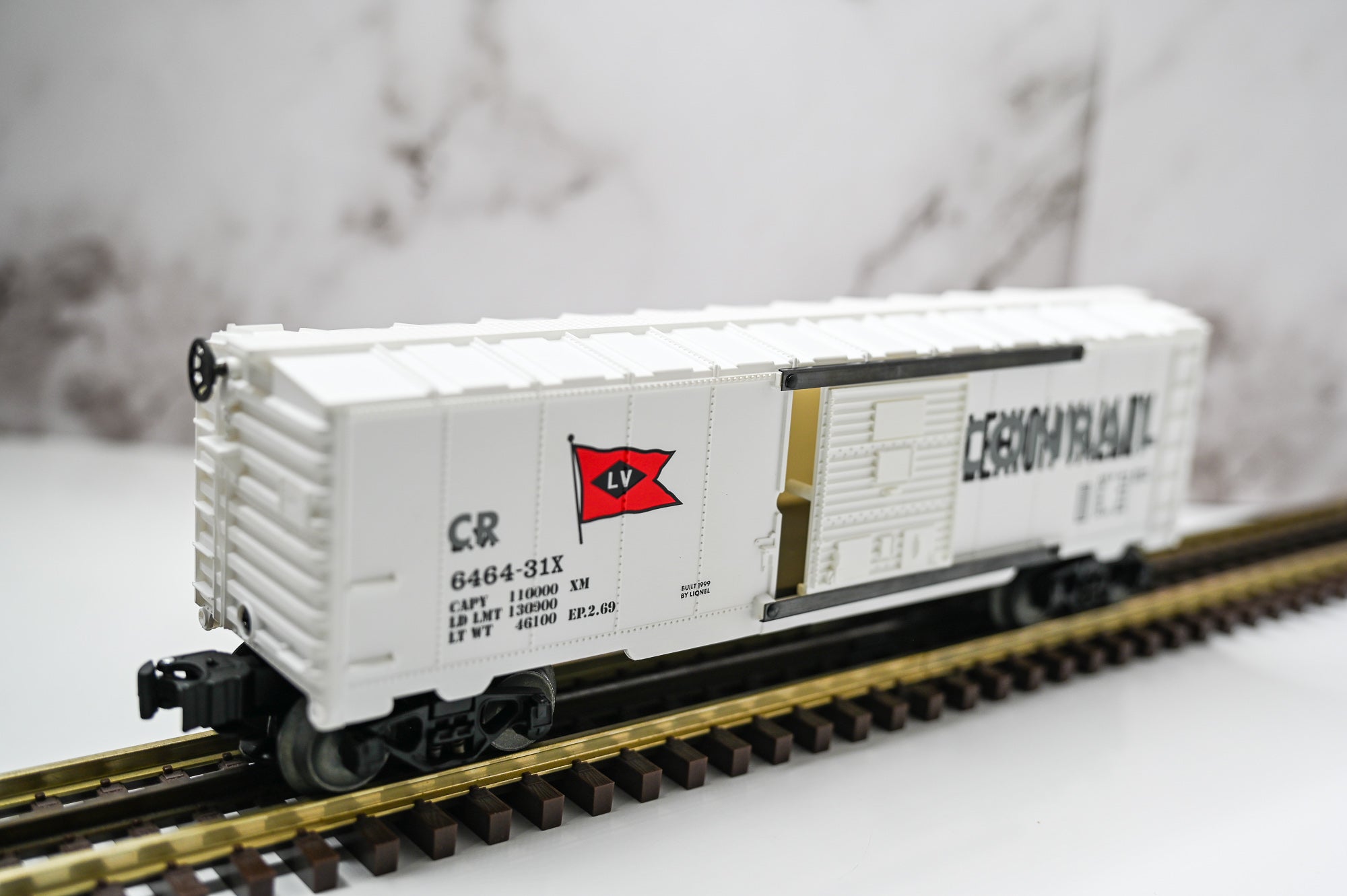Lionel Lehigh Valley Overstamped Boxcar | Traditional | O Scale