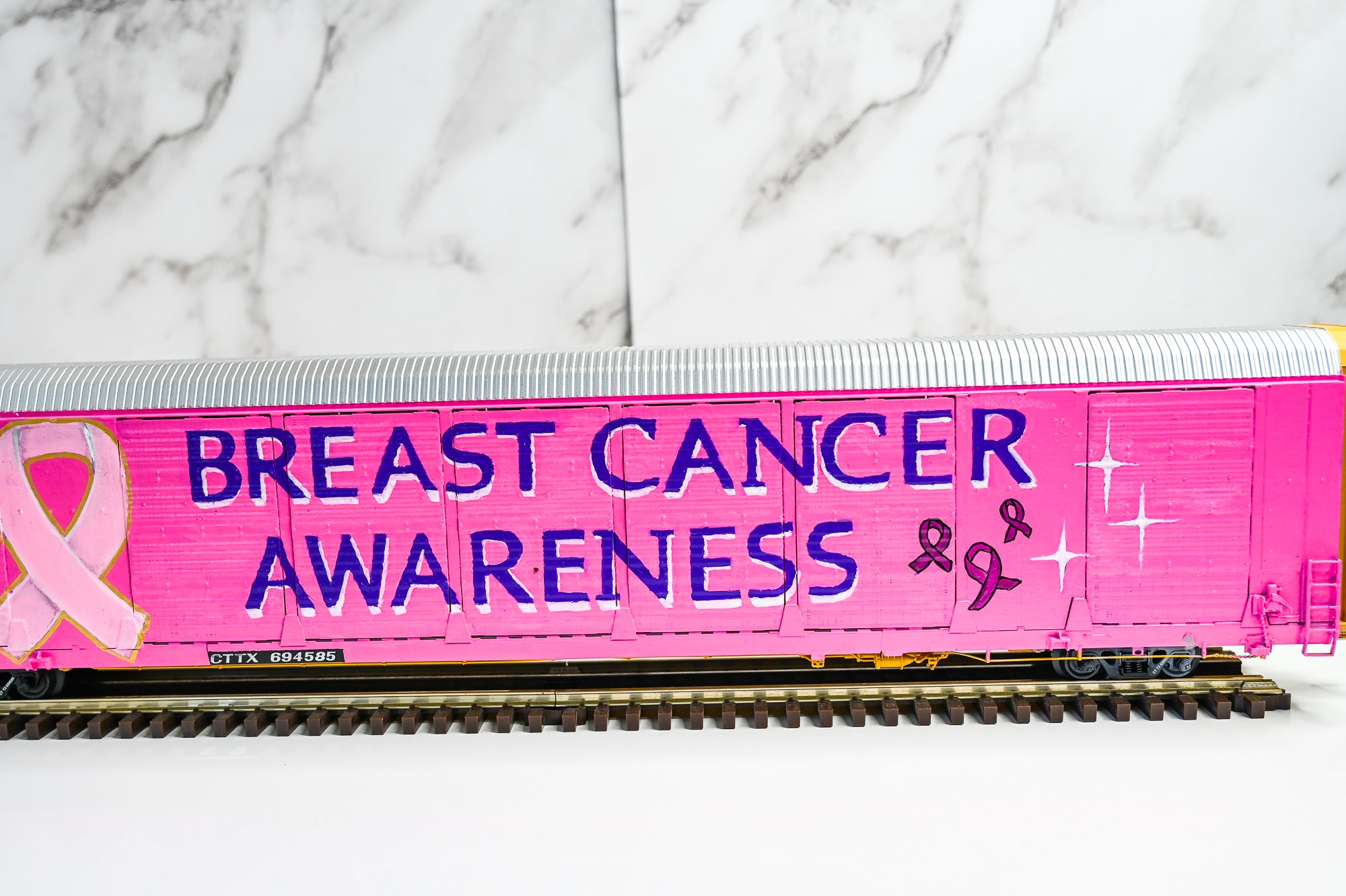 Custom Graffiti Atlas Gunderson Multi‑Max Auto Rack | BREAST CANCER AWARENESS | O Scale