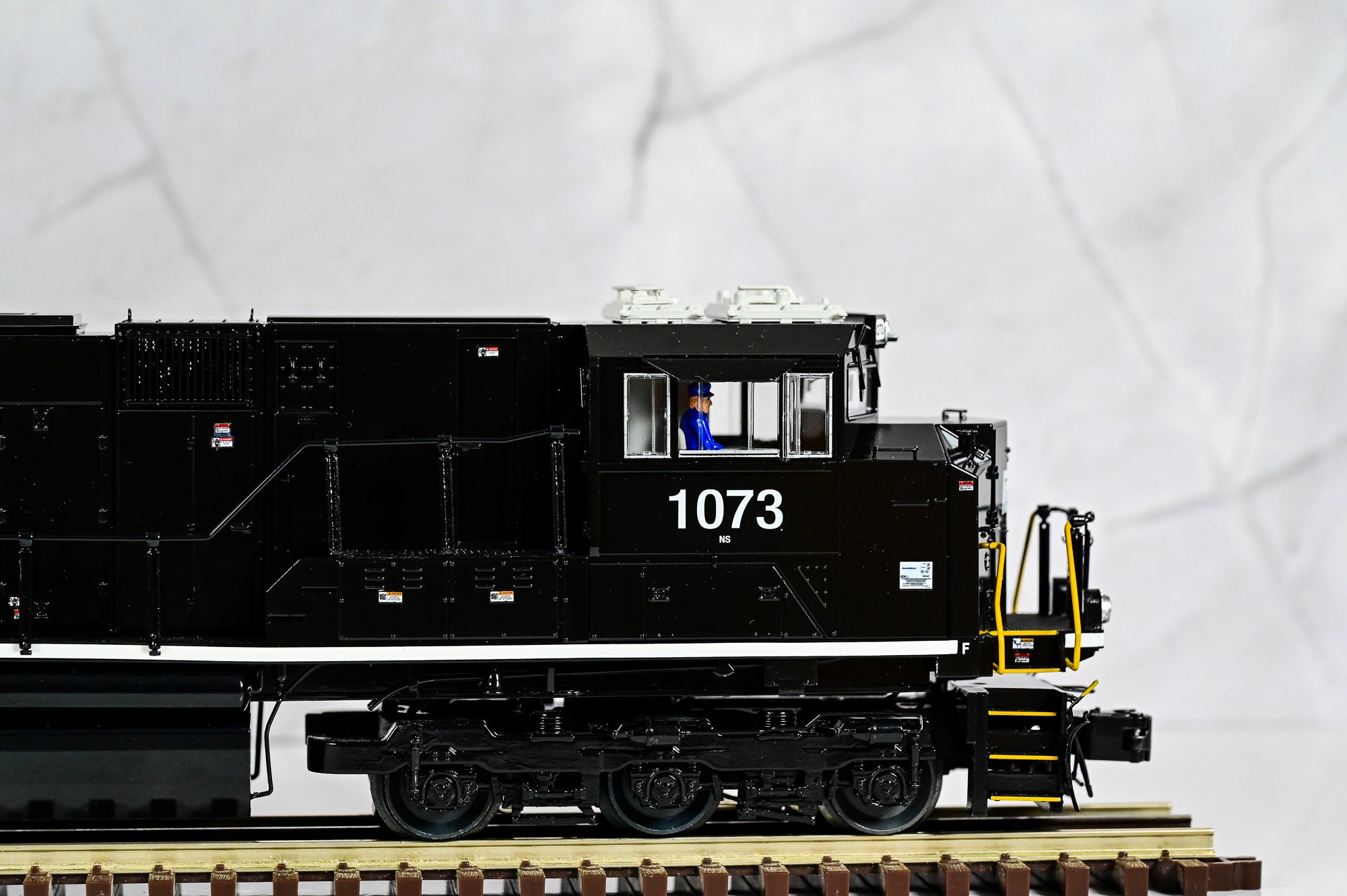 Lionel Penn Central SD70ACe Diesel Locomotive #1073 | Non-Powered | O Scale