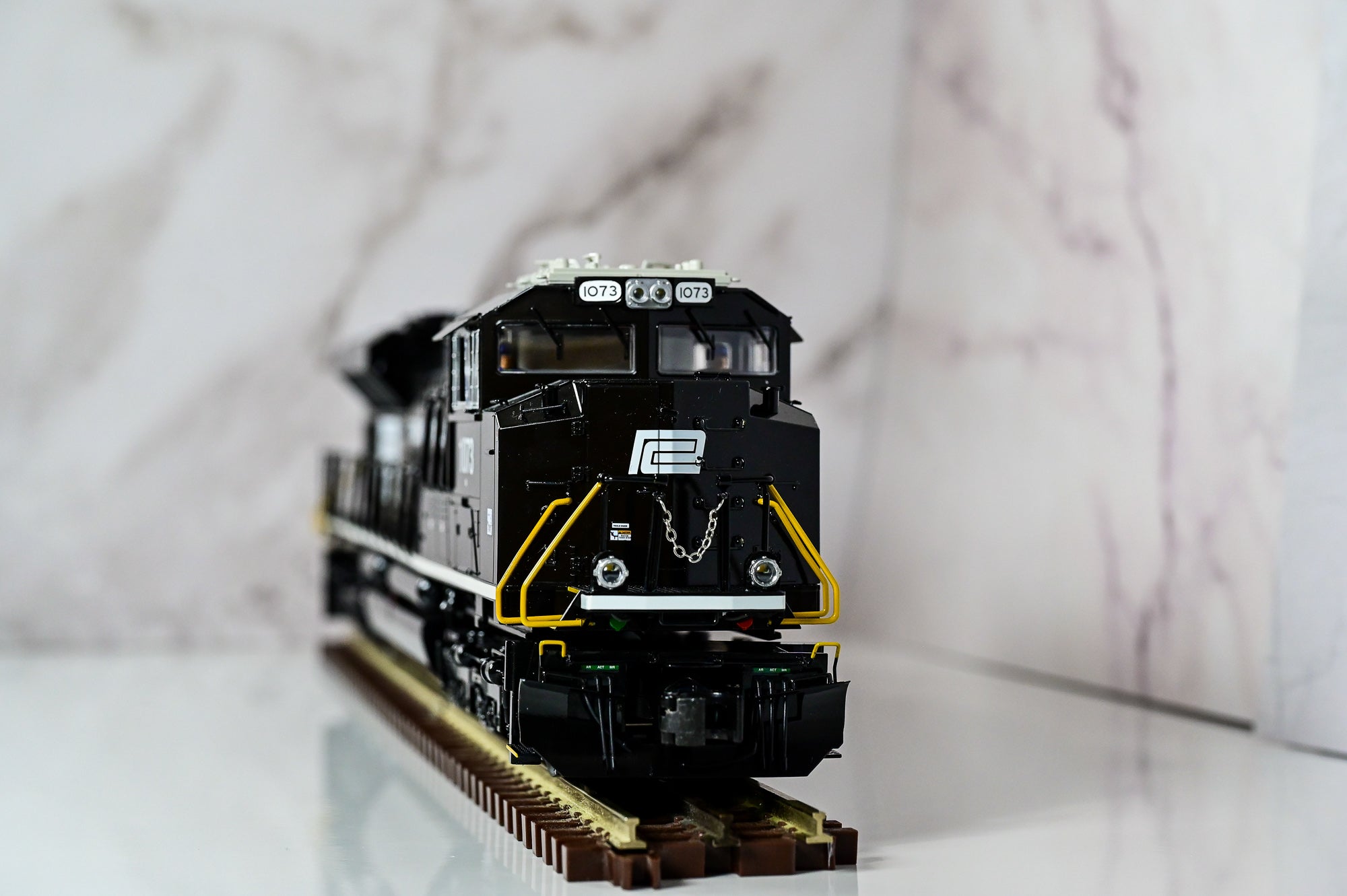 Lionel Penn Central SD70ACe Diesel Locomotive #1073 | Non-Powered | O Scale
