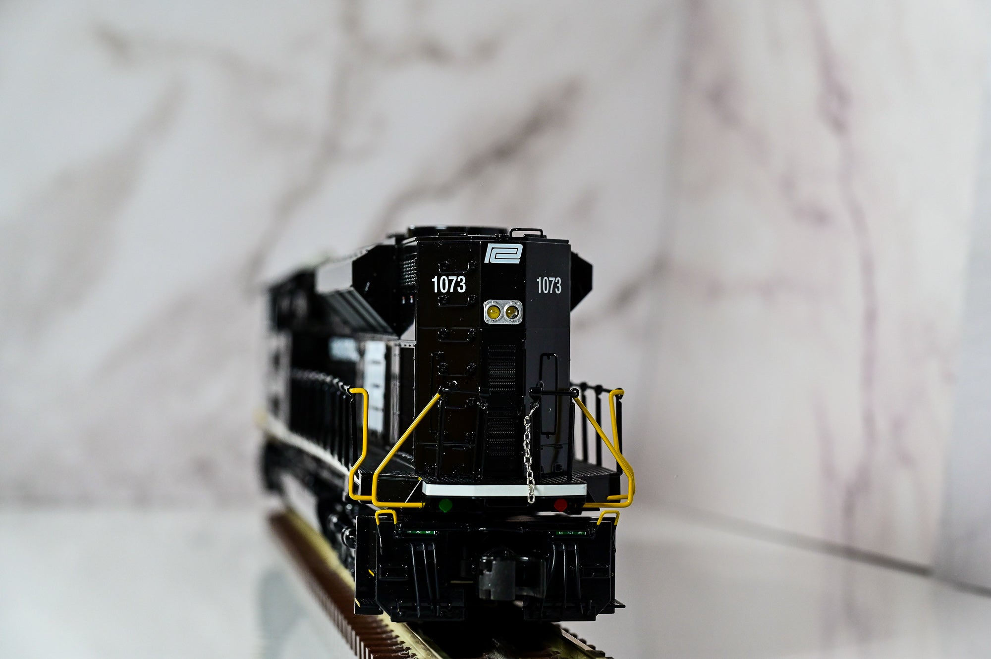 Lionel Penn Central SD70ACe Diesel Locomotive #1073 | Non-Powered | O Scale