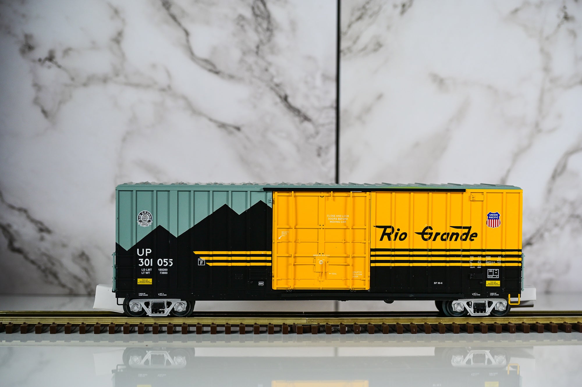 Atlas Denver & Rio Grande Gunderson High Cube Boxcar 4-Pack
