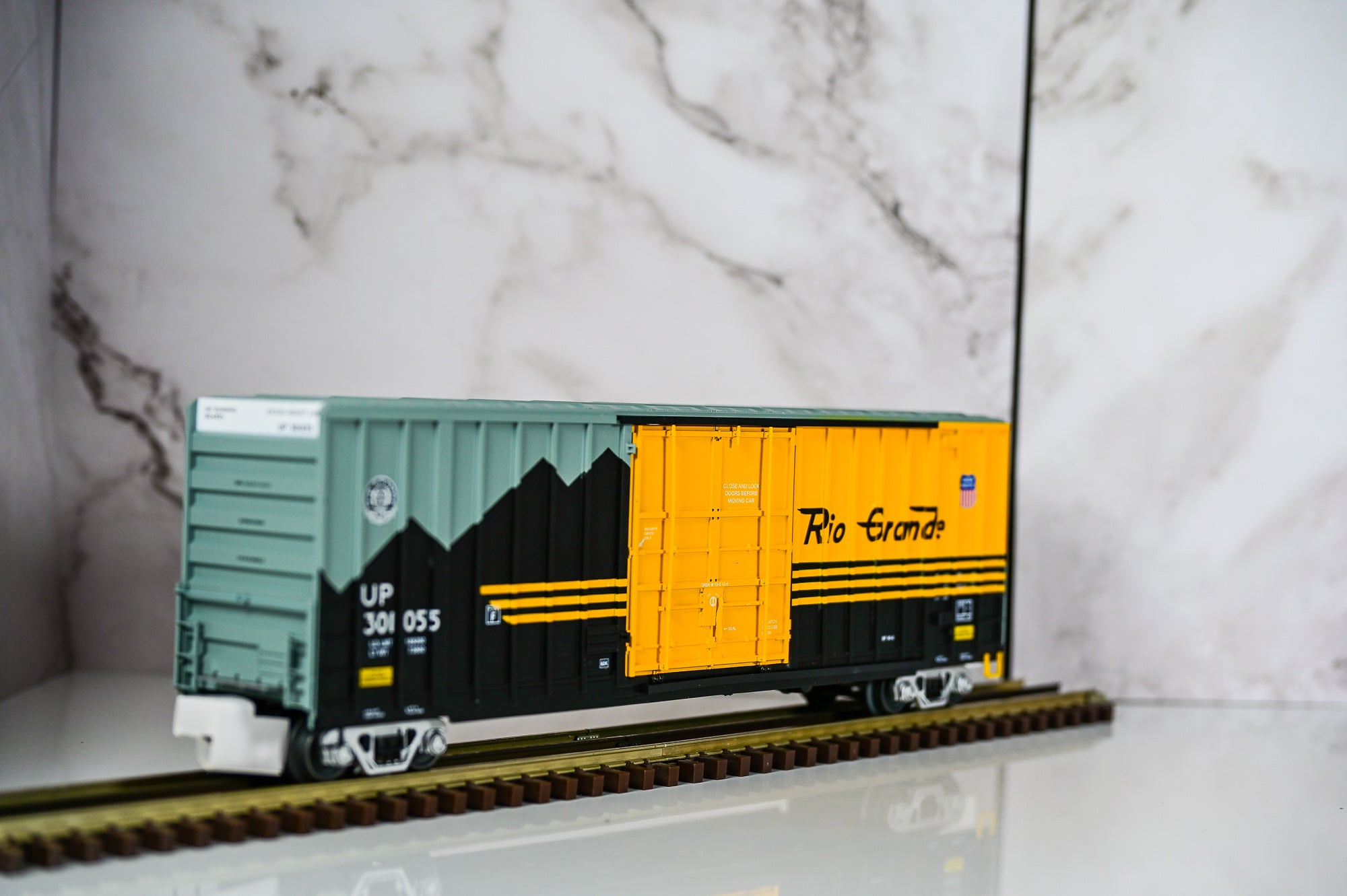 Atlas Denver & Rio Grande Gunderson High Cube Boxcar 4-Pack