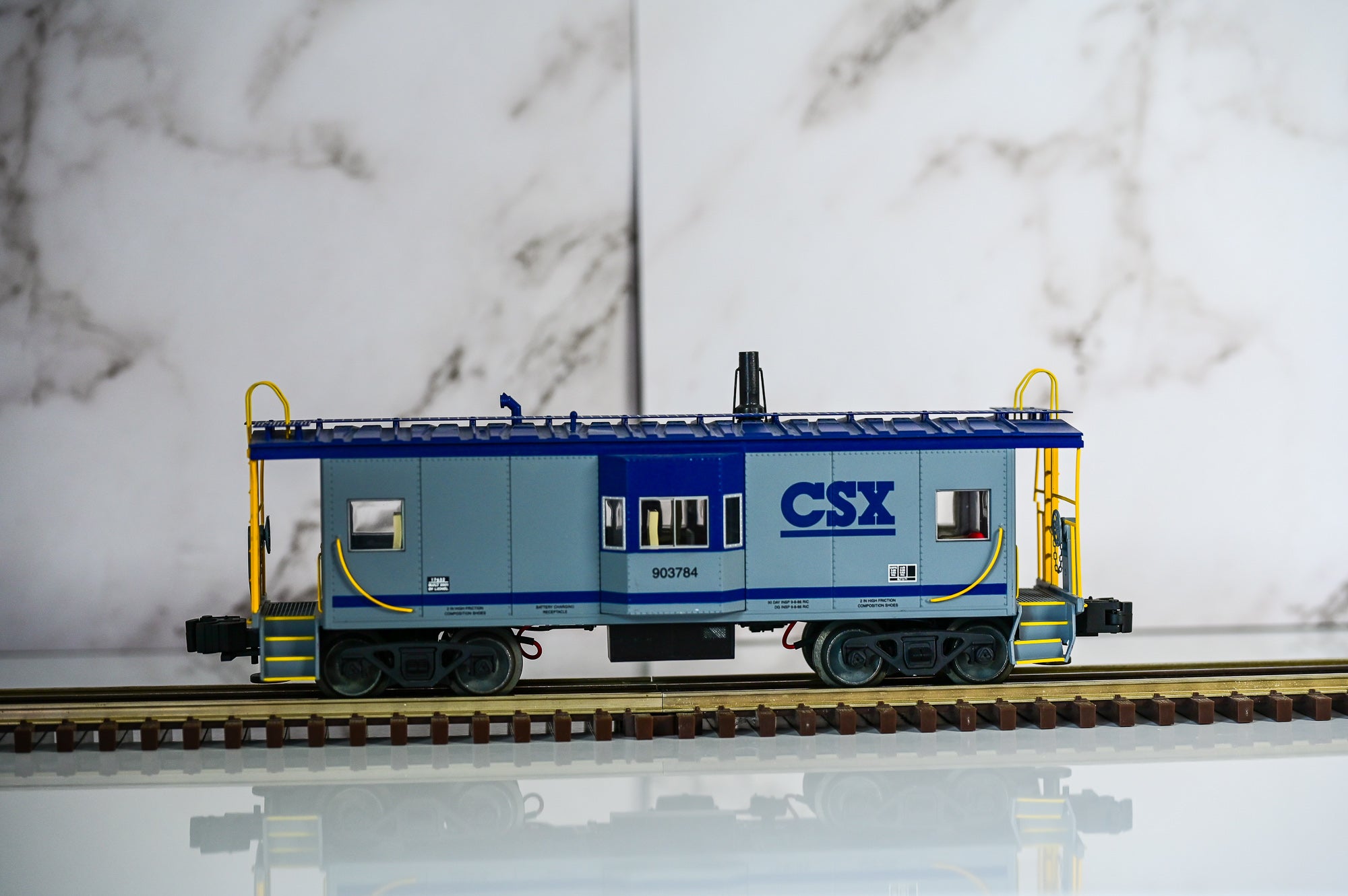 Lionel CSX Bay Window Caboose #903784 | Traditional | O Scale