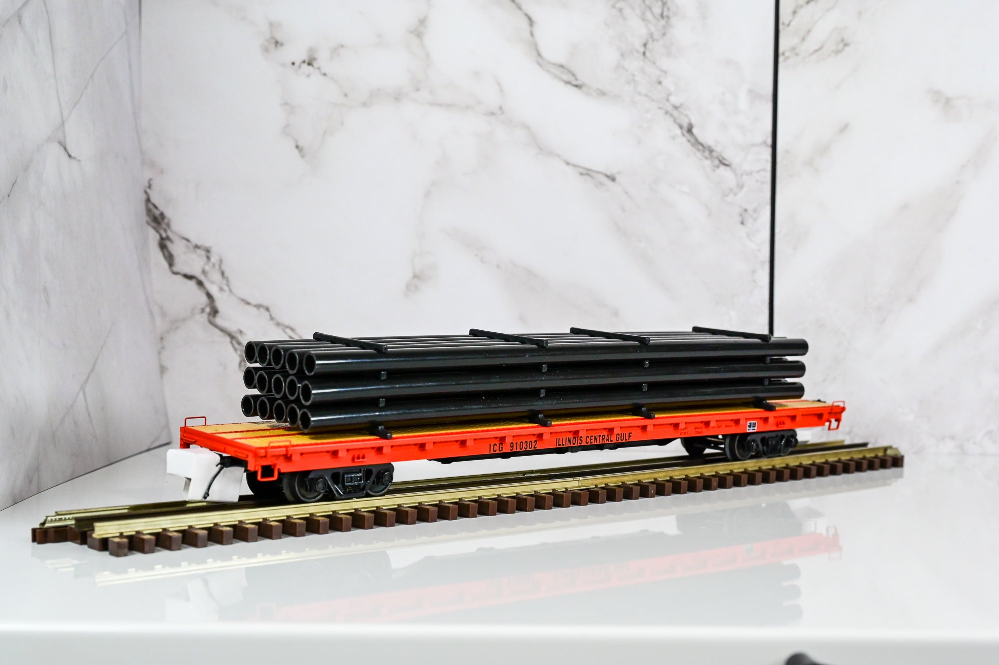 MTH Illinois Central Gulf #910302 60' Flat Car w/Pipe Load | O Scale