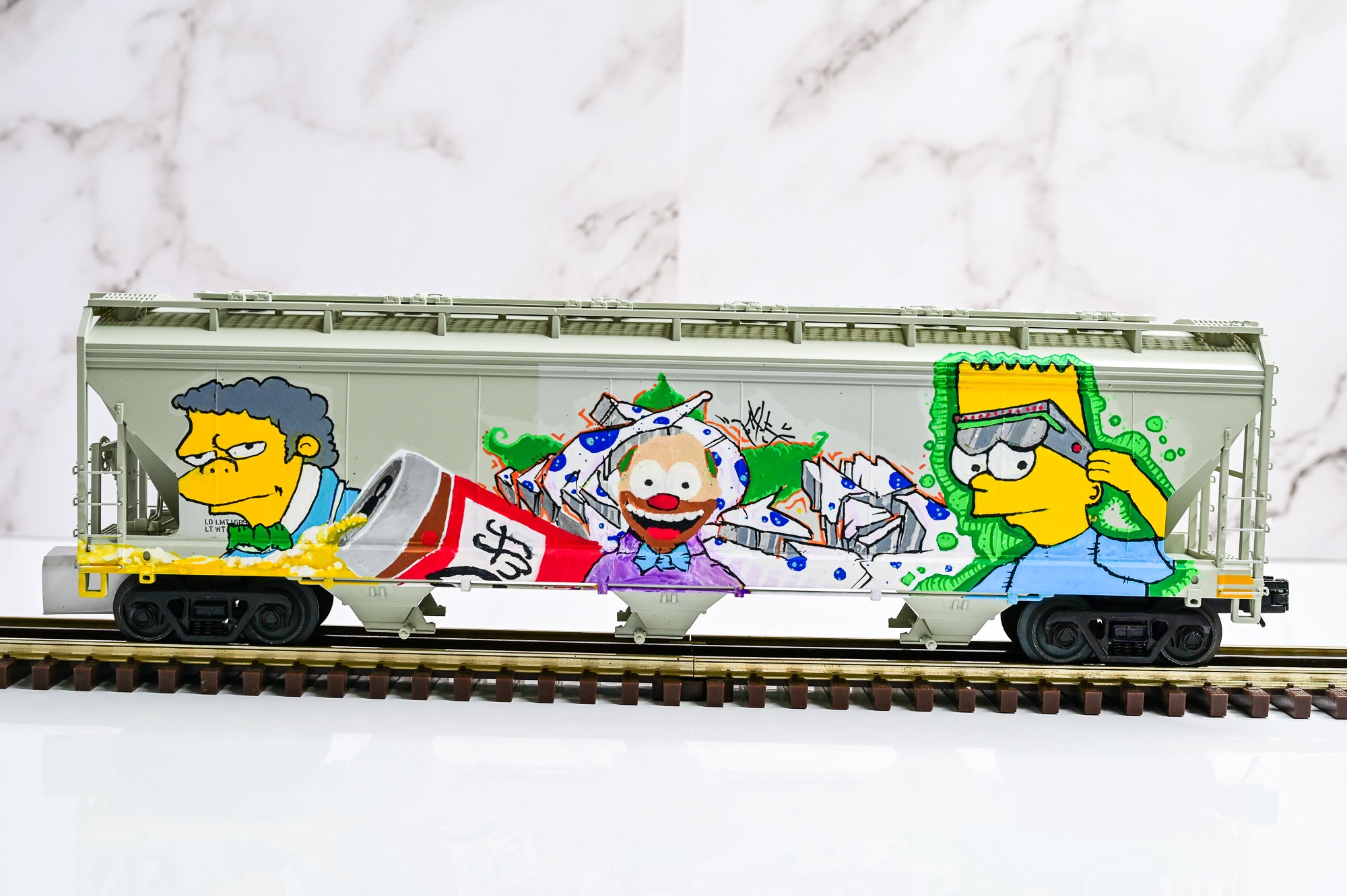 Custom Graffiti *2 Sides* Atlas 3-Bay Centerflow Hopper | SIMPSONS | O Scale