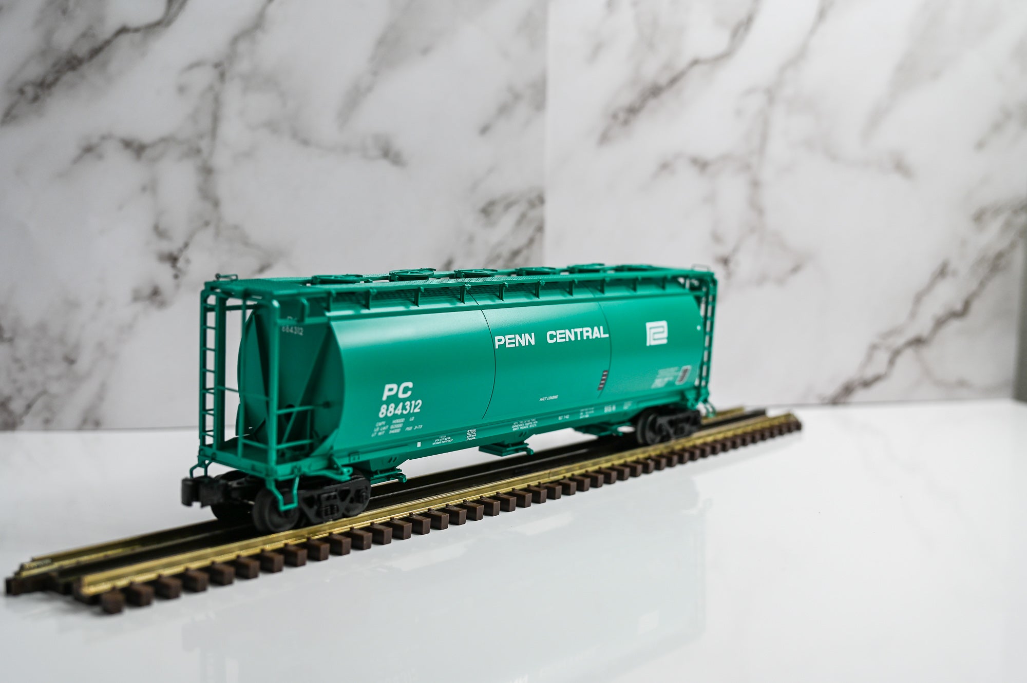 Lionel Penn Central Cylindrical Hopper #884312 | Standard O | O Scale