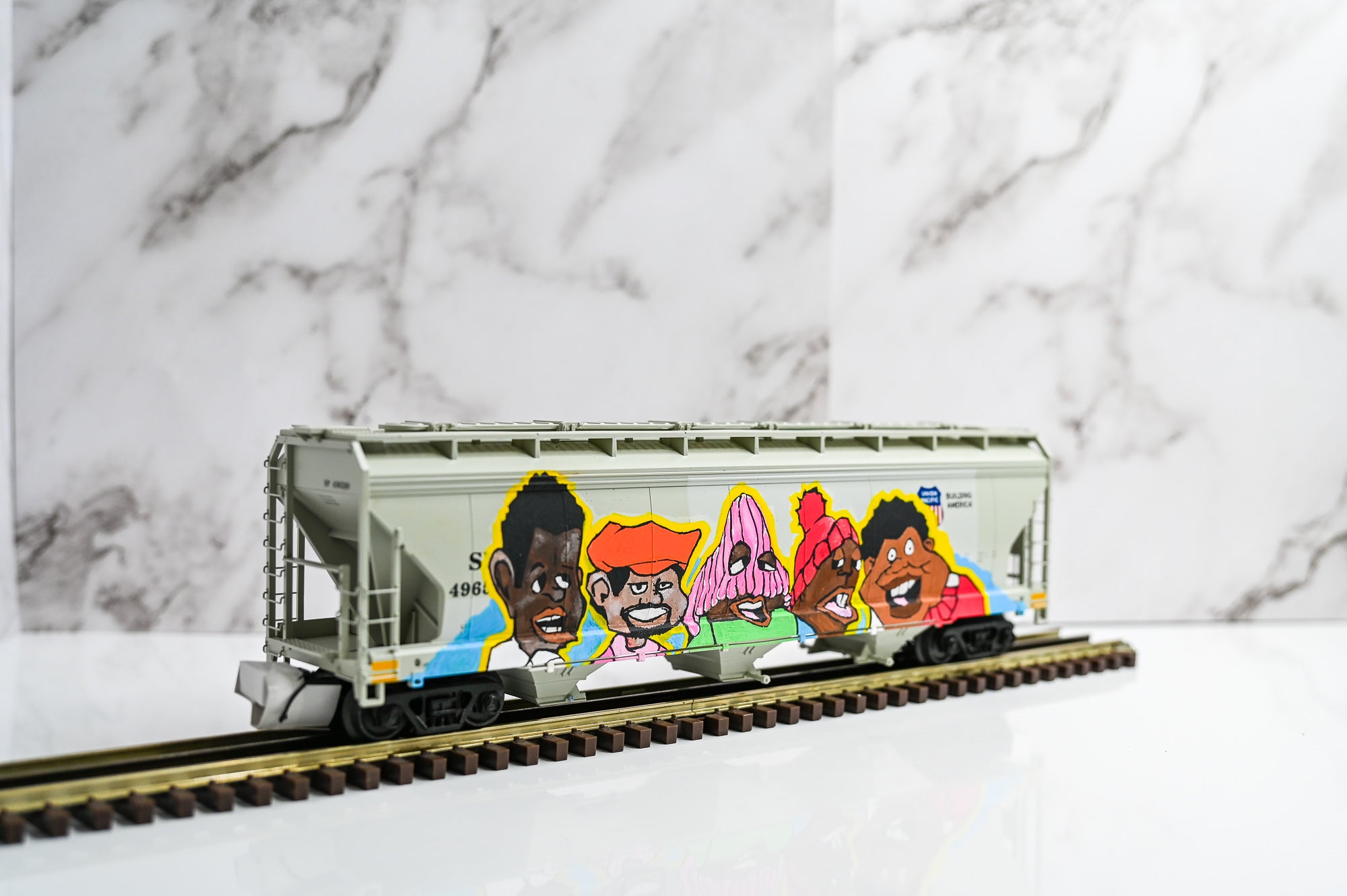 CUSTOM GRAFFITI Atlas Union Pacific 3-Bay Centerflow Hopper #496599 | Premier | O Scale