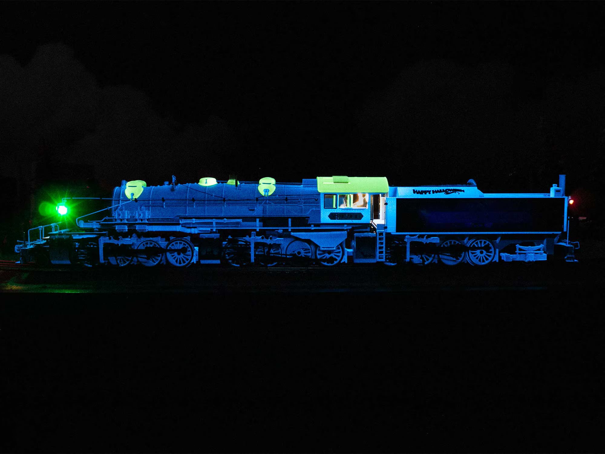 LIONEL VisionLine Erie Halloween Steam Bundle Triplex+6-Pack Passenger Cars+Caboose