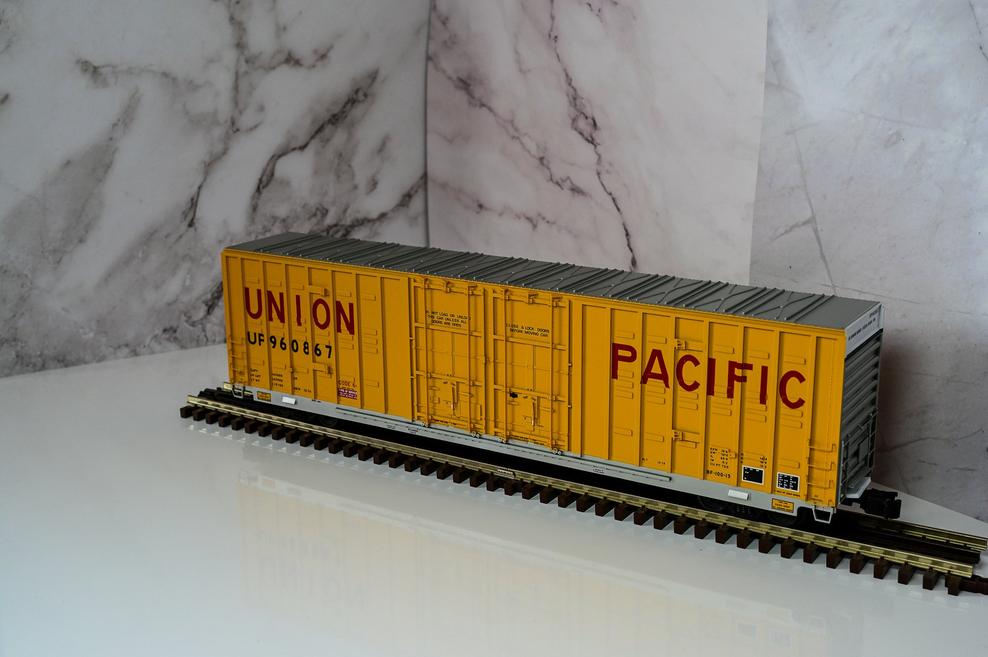 Atlas Union Pacific Berwick 60β Hy-Cube Box Car #960867 | Premier | O Scale