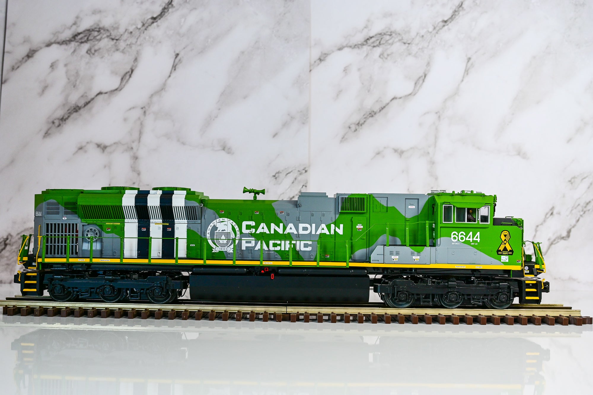 MTH Canadian Pacific SD70ACe #6644 (Military Dark Green) | Premier | O Scale