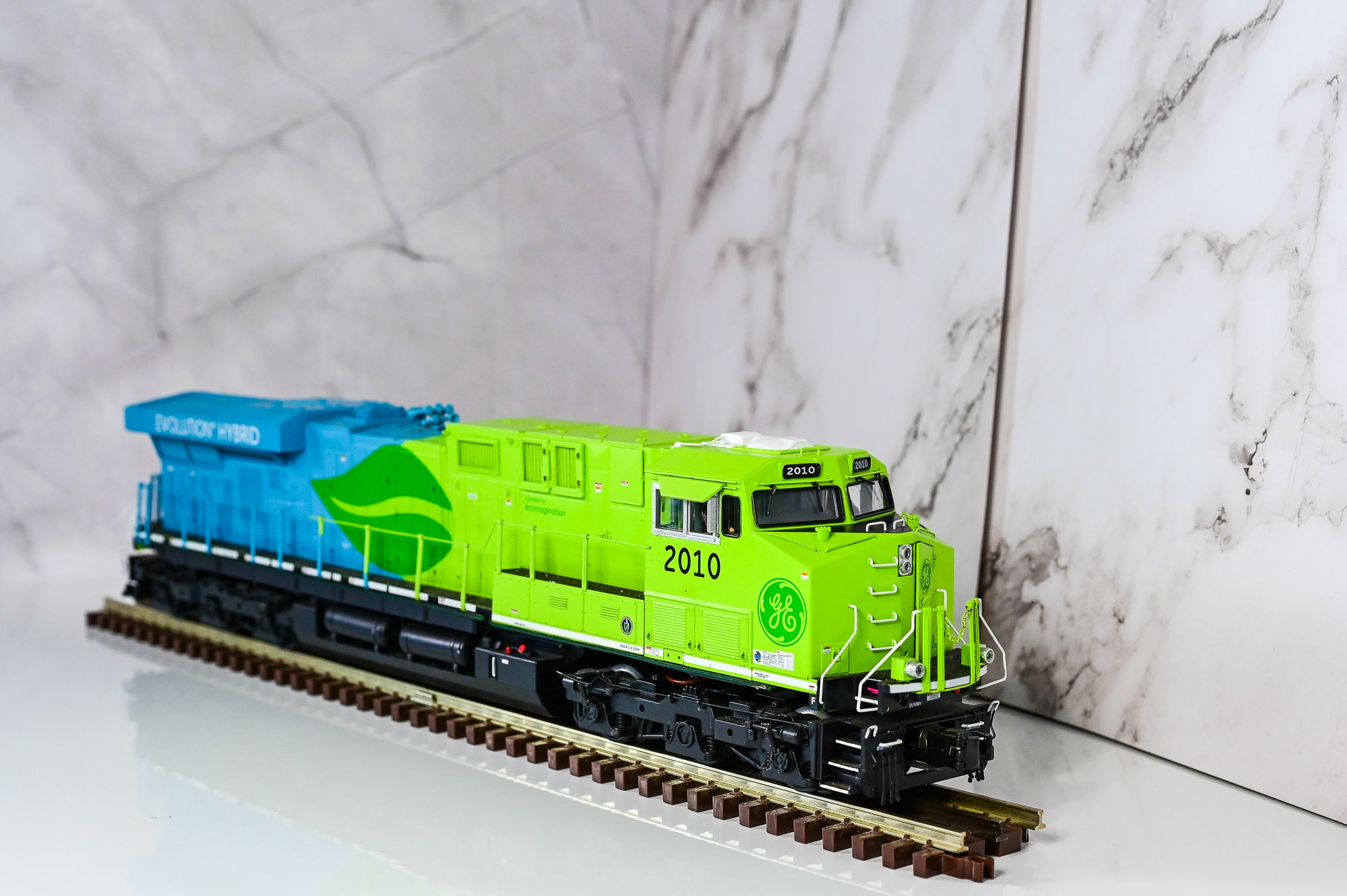 🚨BUNDLE🚨 MTH GE Evolution Hybrid: ES44AC #2010 + 70' Streamlined RPO | Premier | O Scale