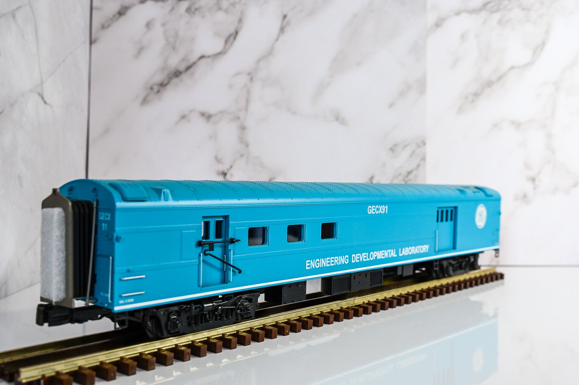 MTH GE Evolution 70' Streamlined RPO Passenger Car | Premier | O Scale