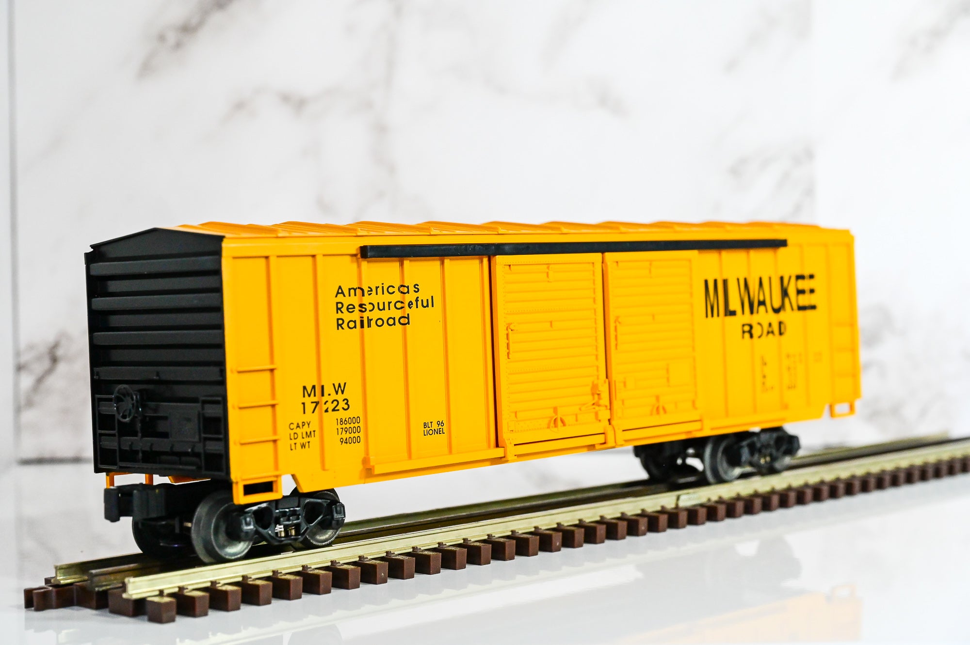 Lionel Milwaukee Road Double Door Boxcar | O Scale
