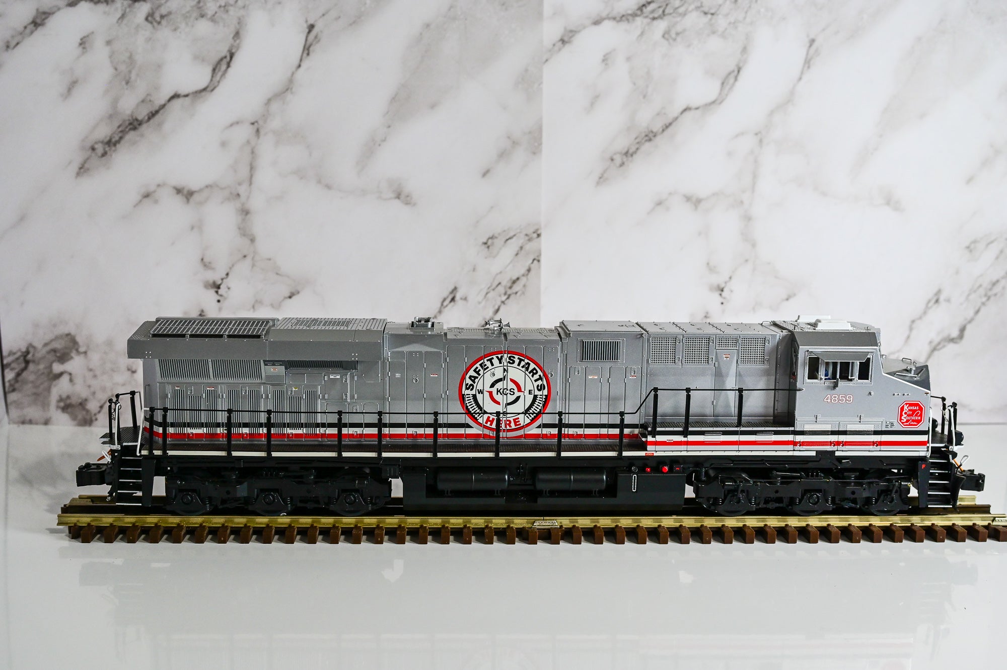 Lionel Kansas City Southern LEGACY ES44AC #4859 | LEGACY | O Scale