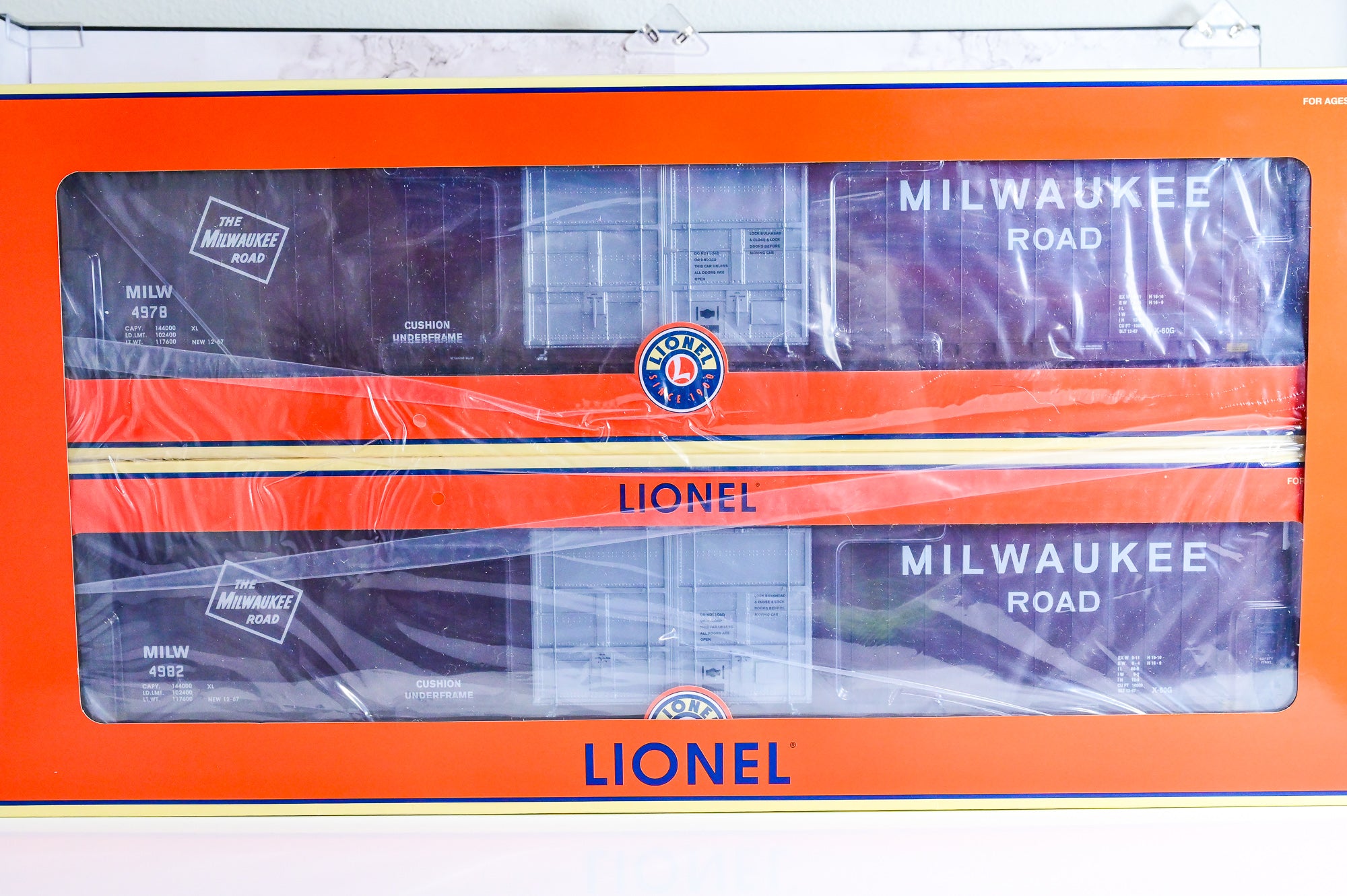 Lionel Milwaukee Road 86' Boxcar 2-Pack #4978, 4982 | O Scale