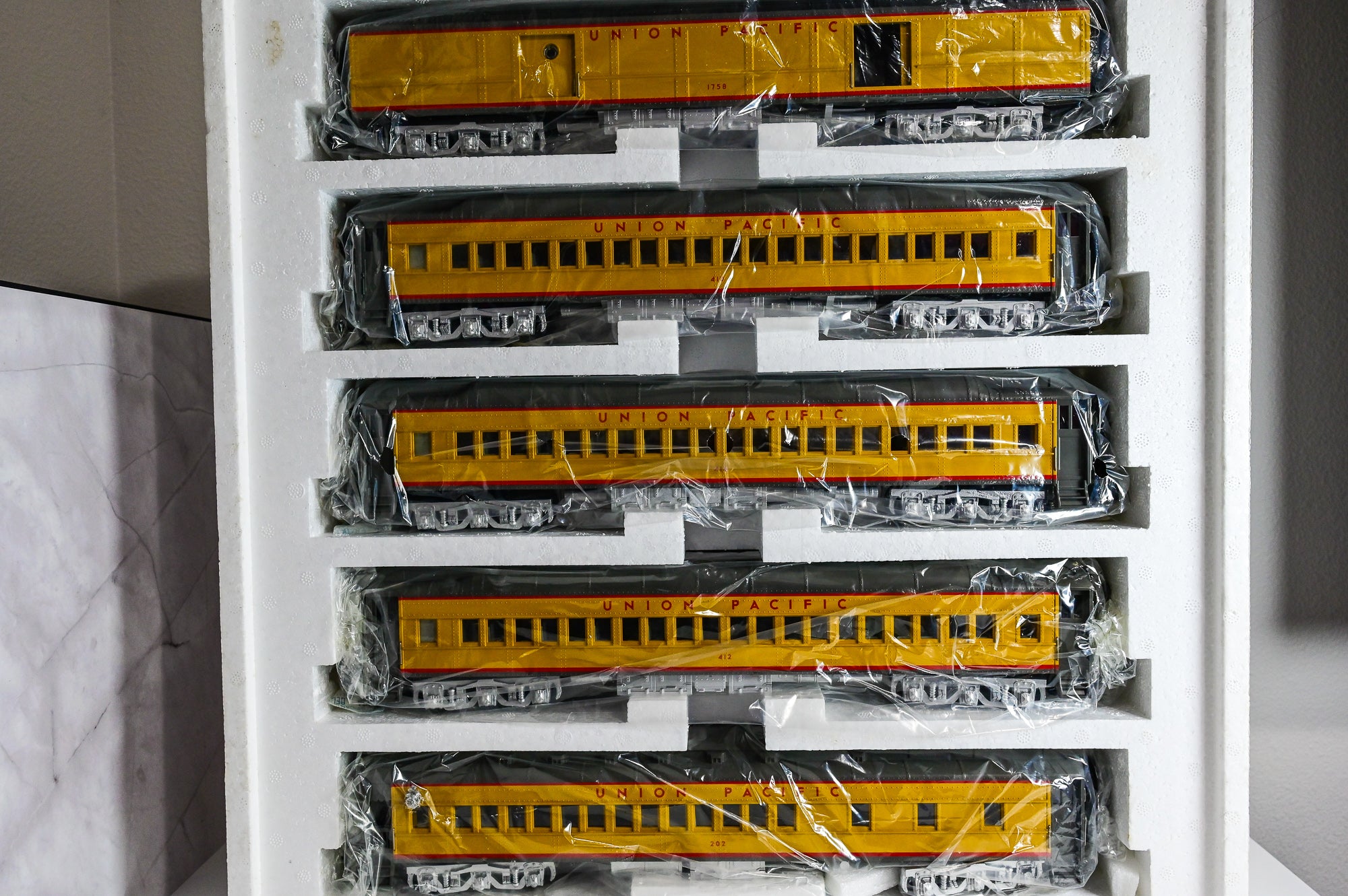 MTH Union Pacific 5-Car 70' Streamlined Passenger Set | Premier | O Scale