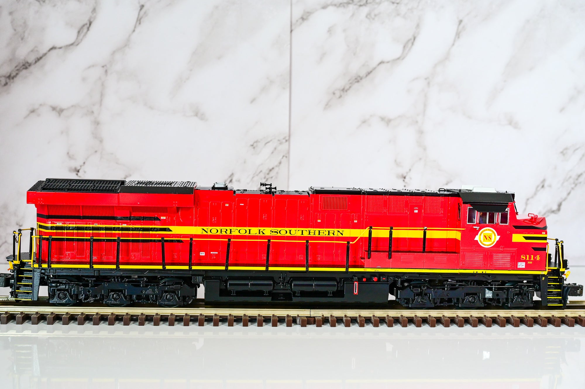 Lionel Norfolk Southern LEGACY ES44AC #8114 | LEGACY | O Scale