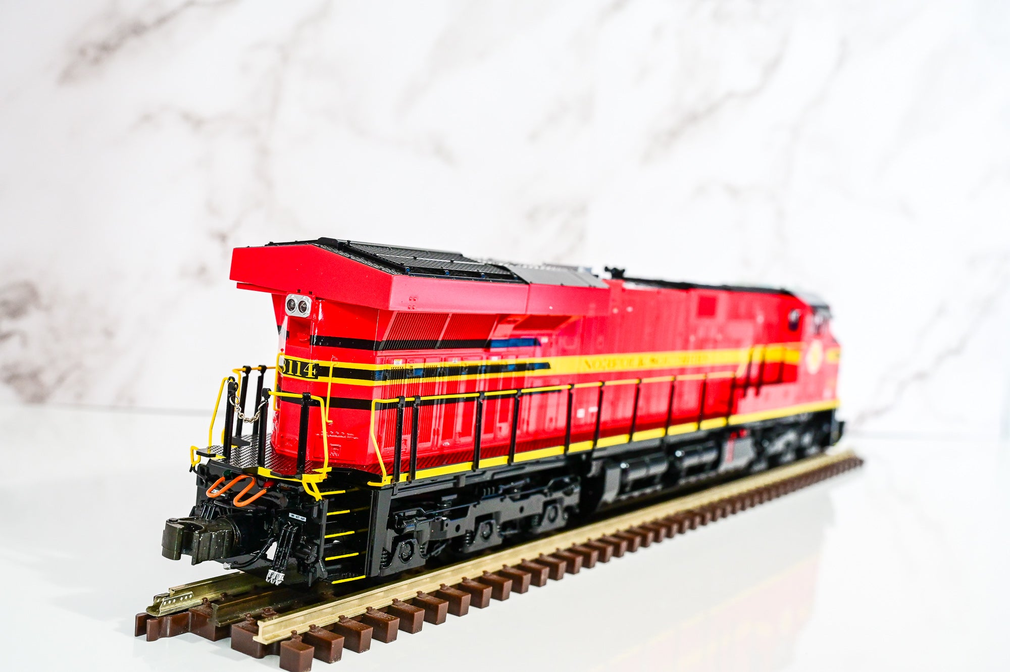 Lionel Norfolk Southern LEGACY ES44AC #8114 | LEGACY | O Scale