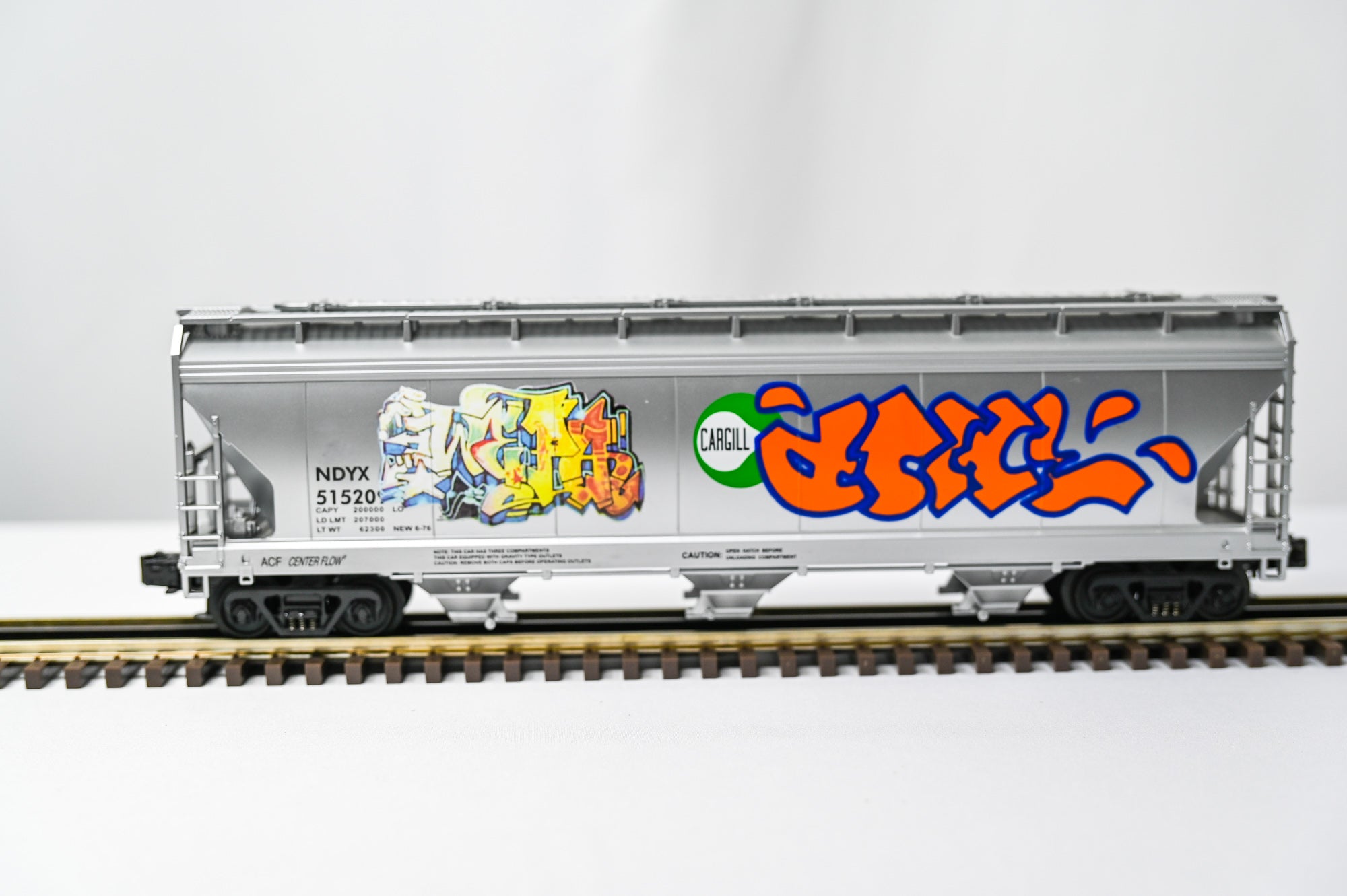 MTH Cargill 3 Bay Centerflow Hopper Graffiti | O Scale