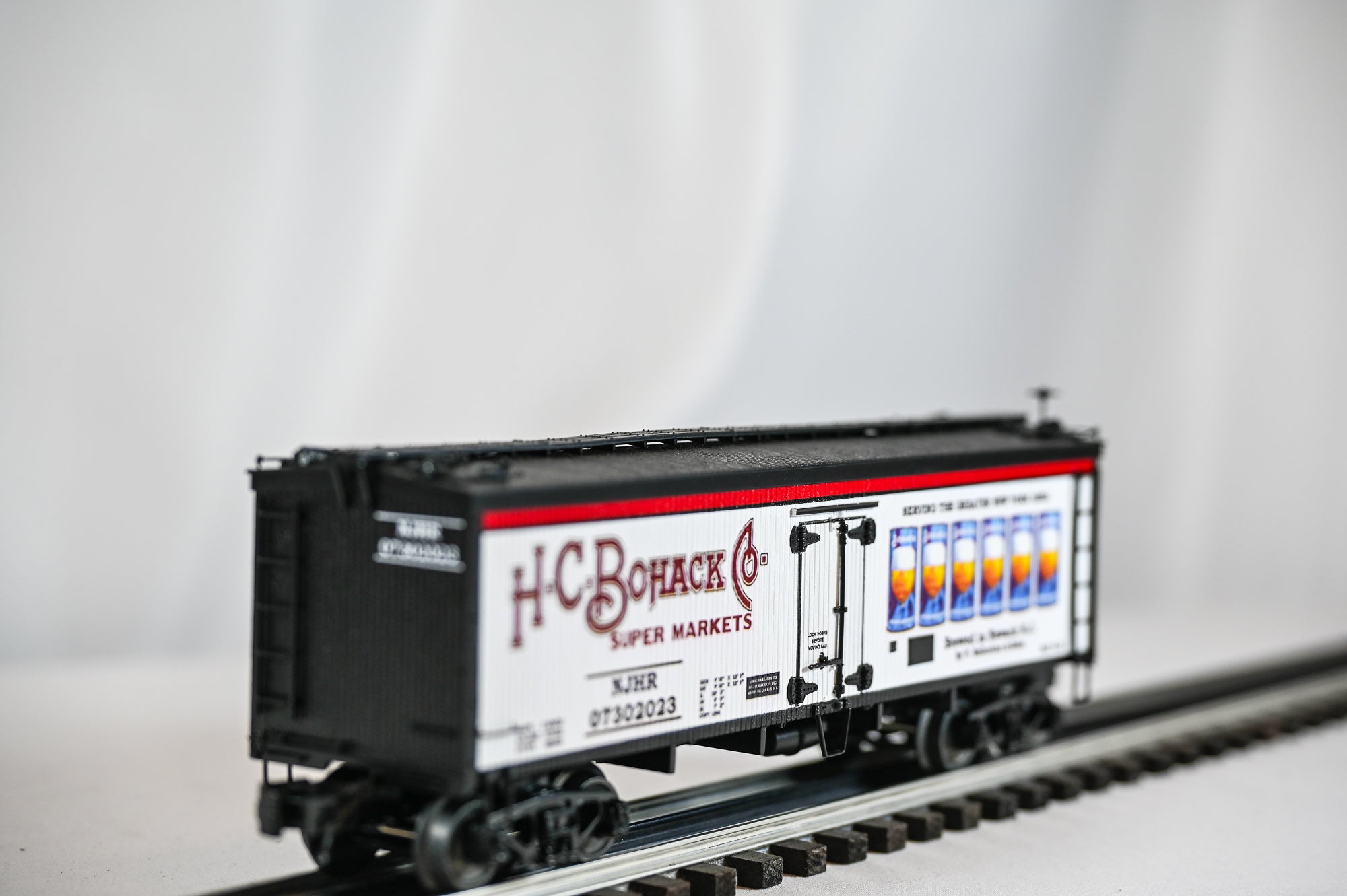 MTH Bohack Beer 07302023 36' NJH Wood Sided Reefer Car | O Scale