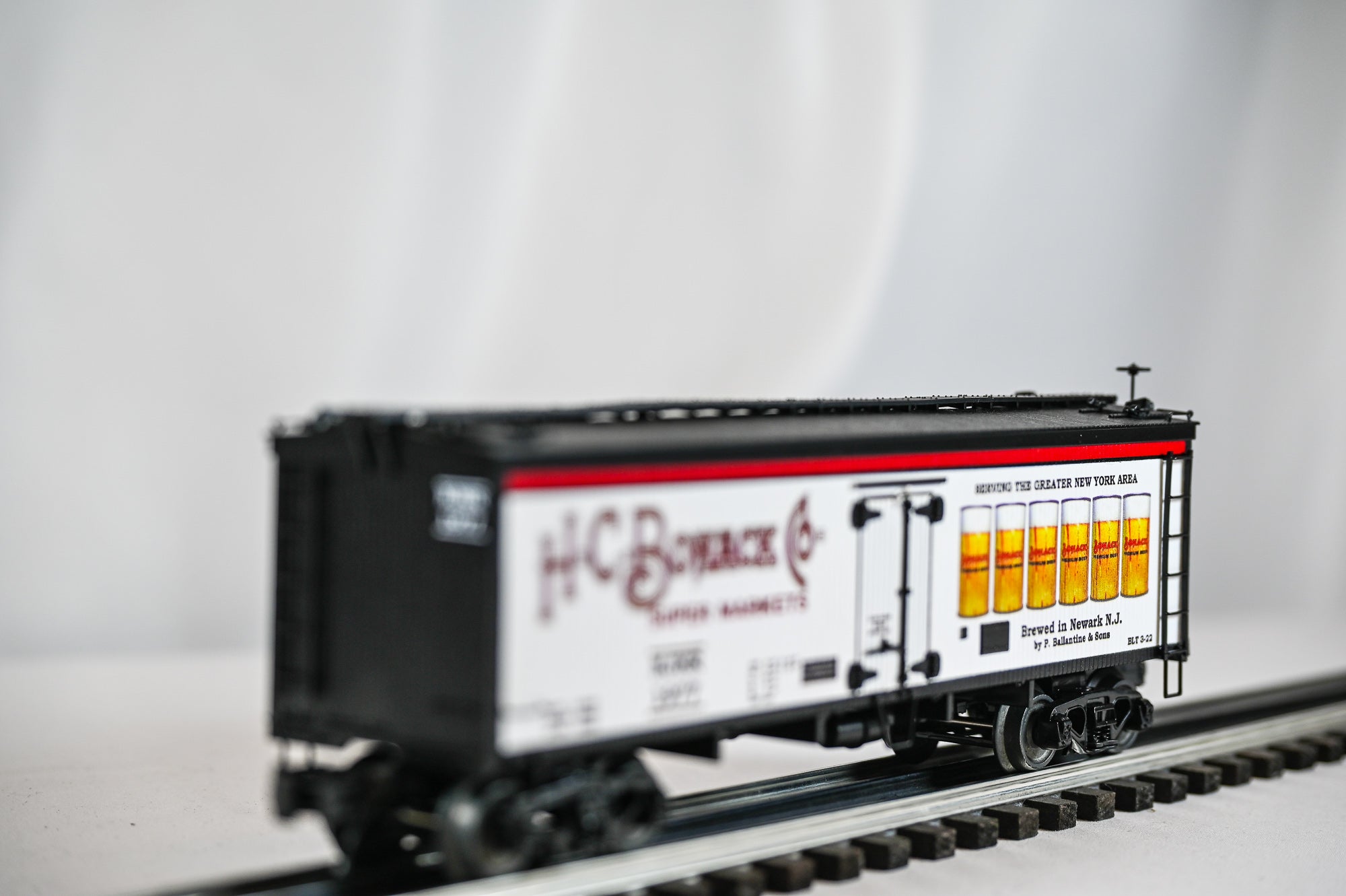 MTH Bohack Beer 1977 36' NJH Wood Sided Reefer Car | O Scale