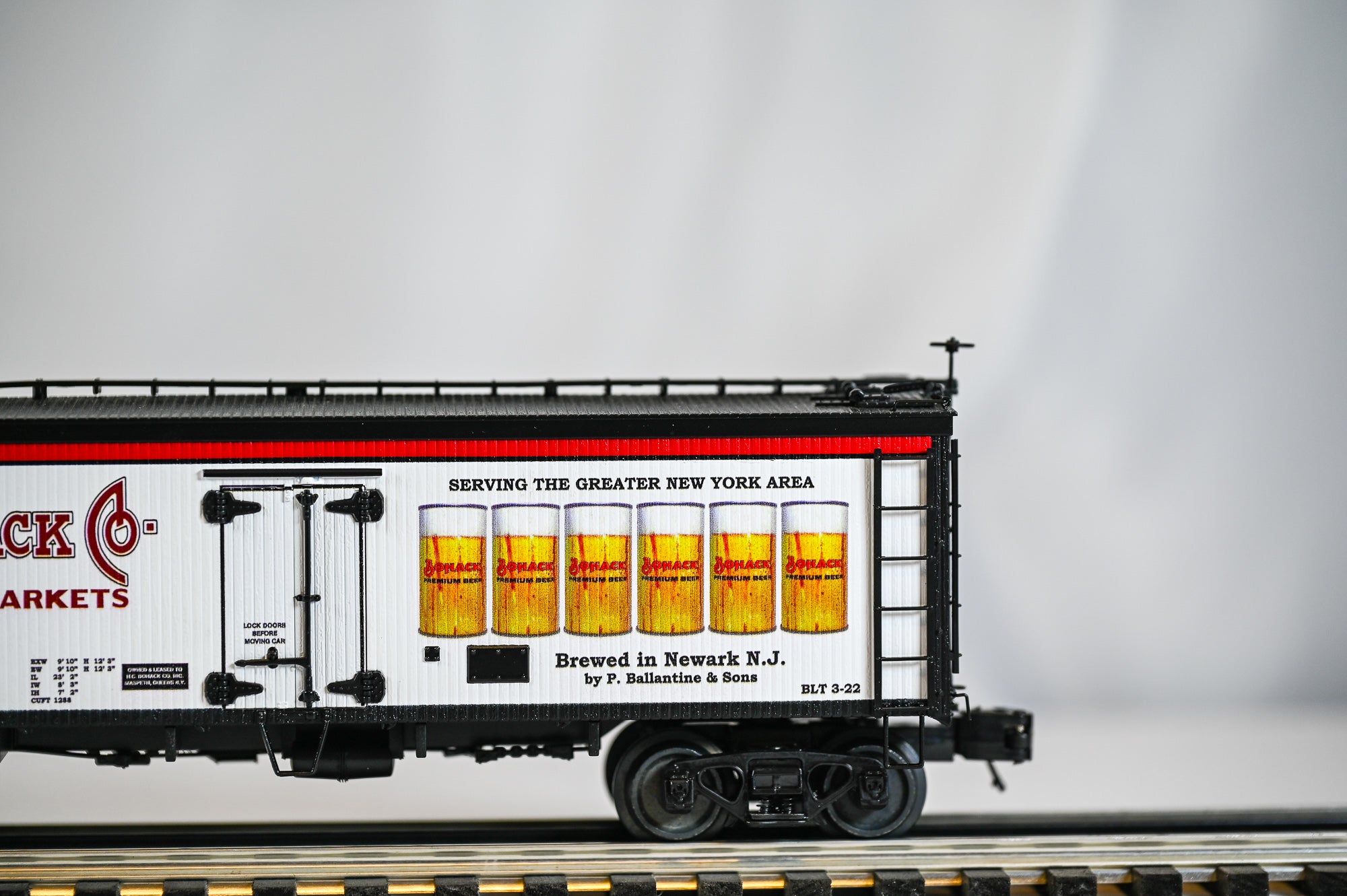 MTH Bohack Beer 1977 36' NJH Wood Sided Reefer Car | O Scale