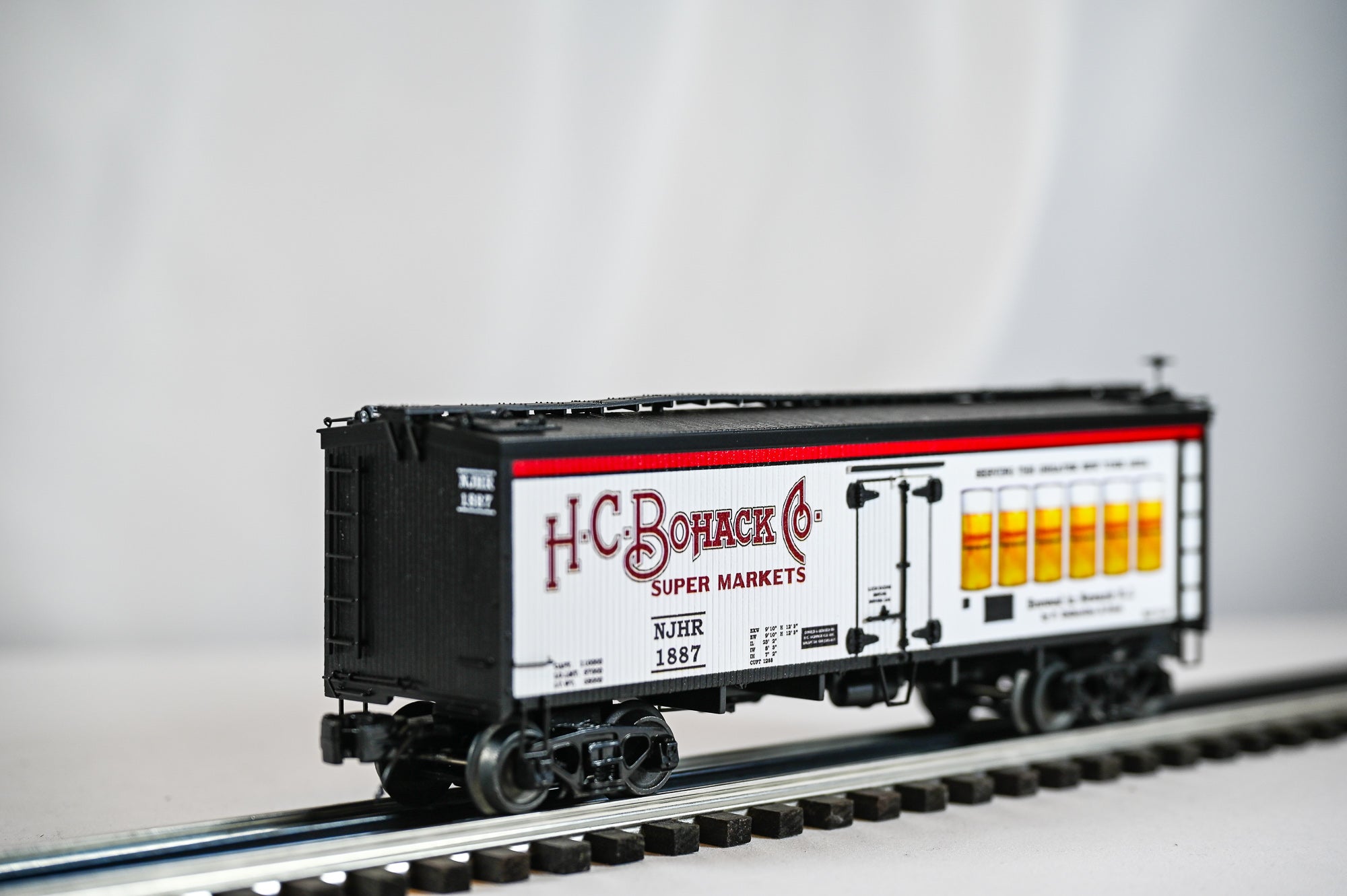MTH Bohack Beer 1887 36' NJH Wood Sided Reefer Car | O Scale