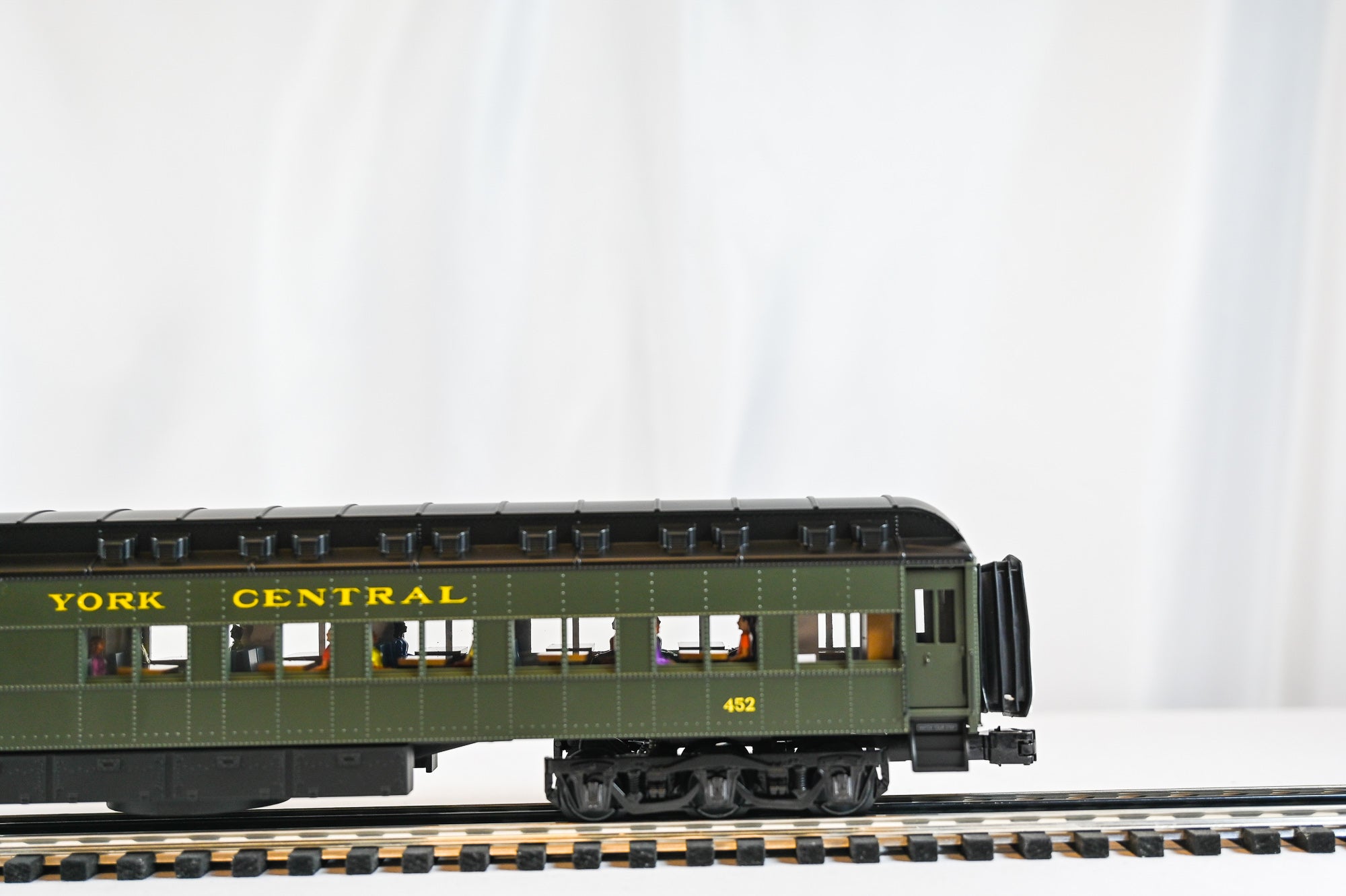 Lionel NY Central 20th Century 18" 3 Pack Passenger Car w/ #452 BUNDLE| O Scale