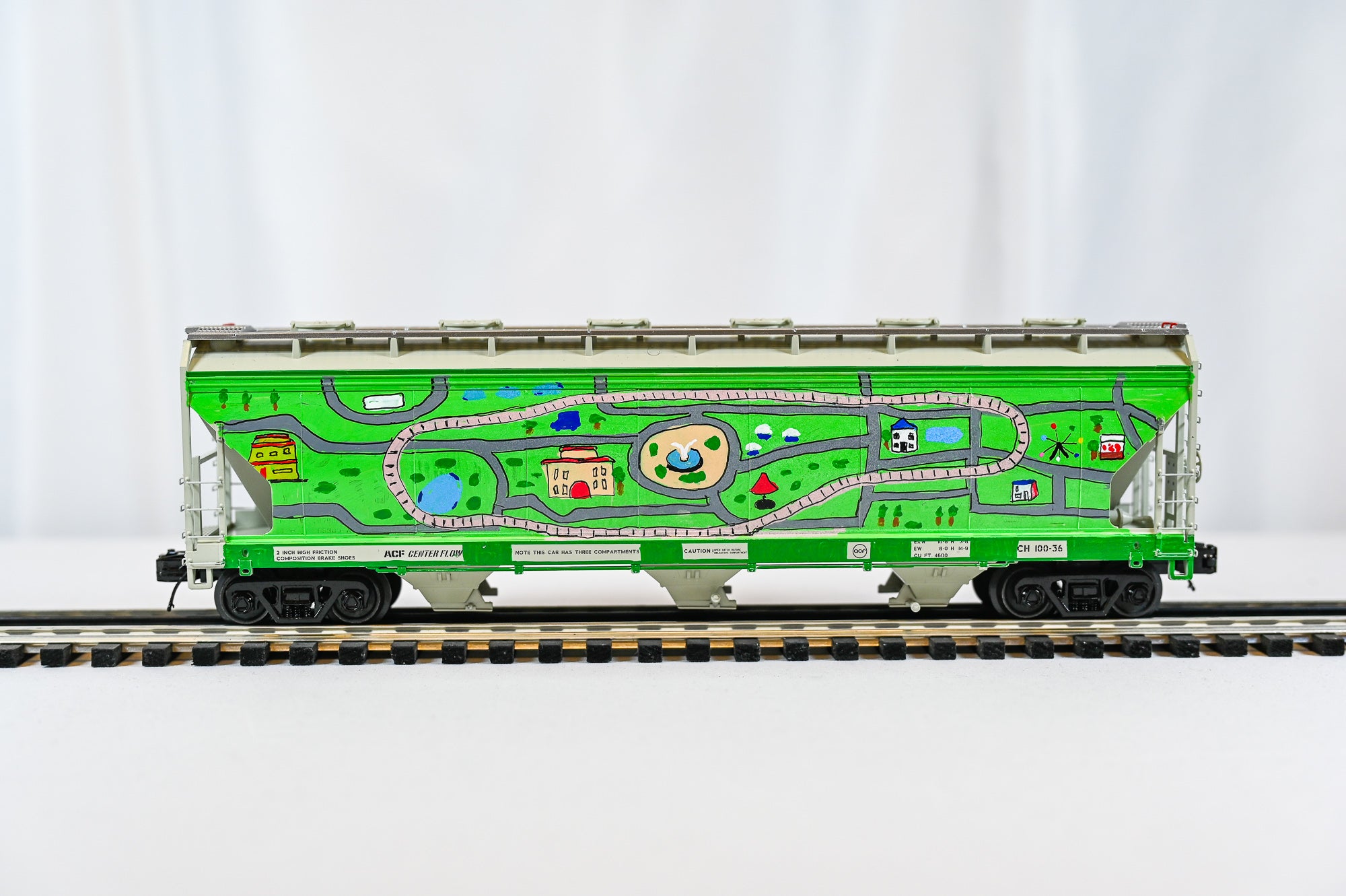Custom Graffiti Atlas 3-Bay Centerflow Hopper  | Kids Carpet | O Scale